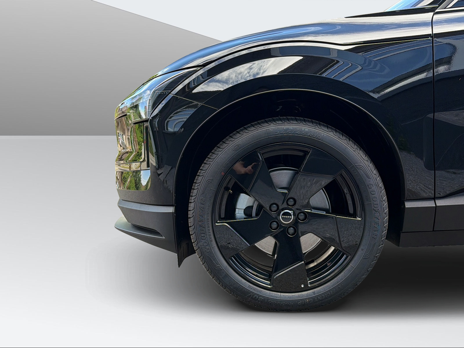 VOLVO EX30 E60 Plus Swiss Black Edition-image-8