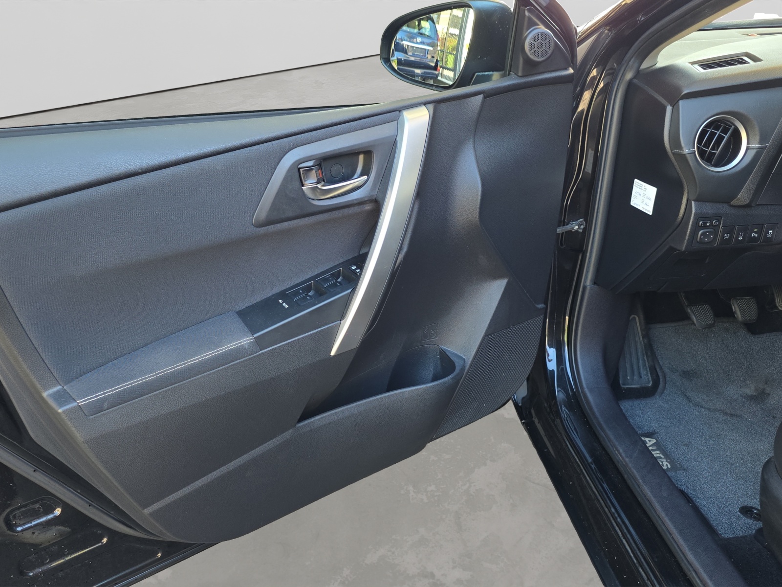 TOYOTA Auris Touring Sports 2.0 D-4D Sol-image-11