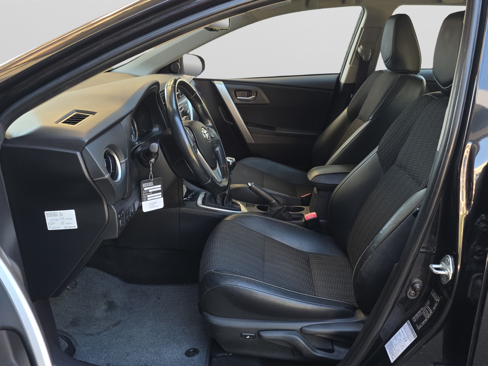 TOYOTA Auris Touring Sports 2.0 D-4D Sol-image-8
