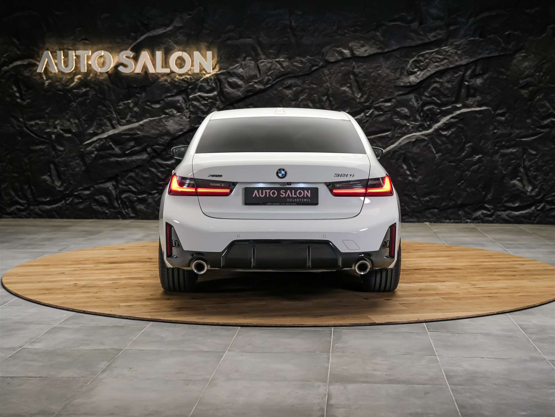 BMW 320i xDrive Steptronic M Sport *Facelift*20" Felgen*Werksgarantie*Head-Up*Assistenten*-showroom-element-3