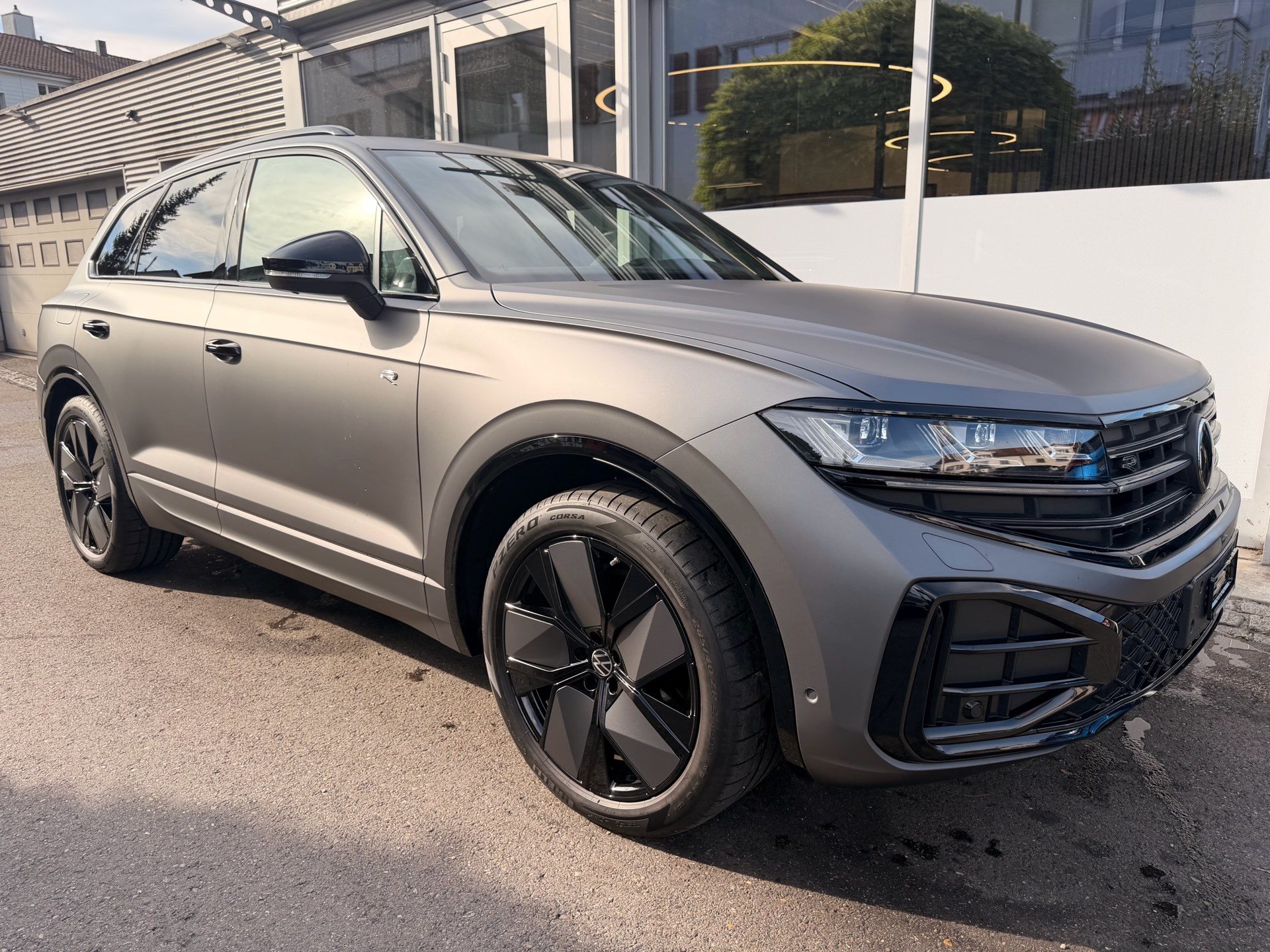 VW Touareg 3.0 TDI 286 PS 4MOTION R-LINE *** TRAUM IN SILIZIUMGRAU MATT ***-showroom-element-2