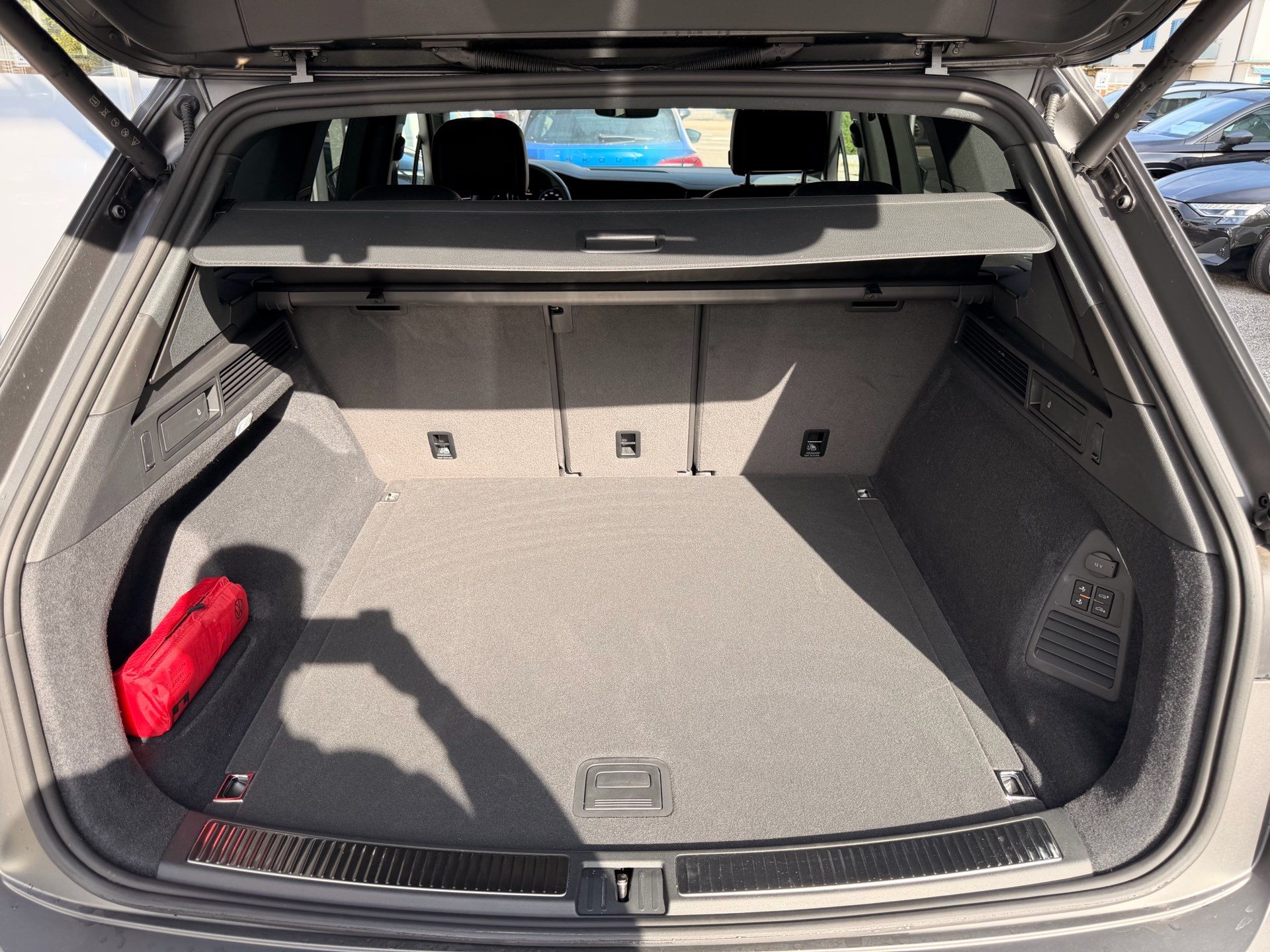 VW Touareg 3.0 TDI 286 PS 4MOTION R-LINE *** TRAUM IN SILIZIUMGRAU MATT ***-image-26