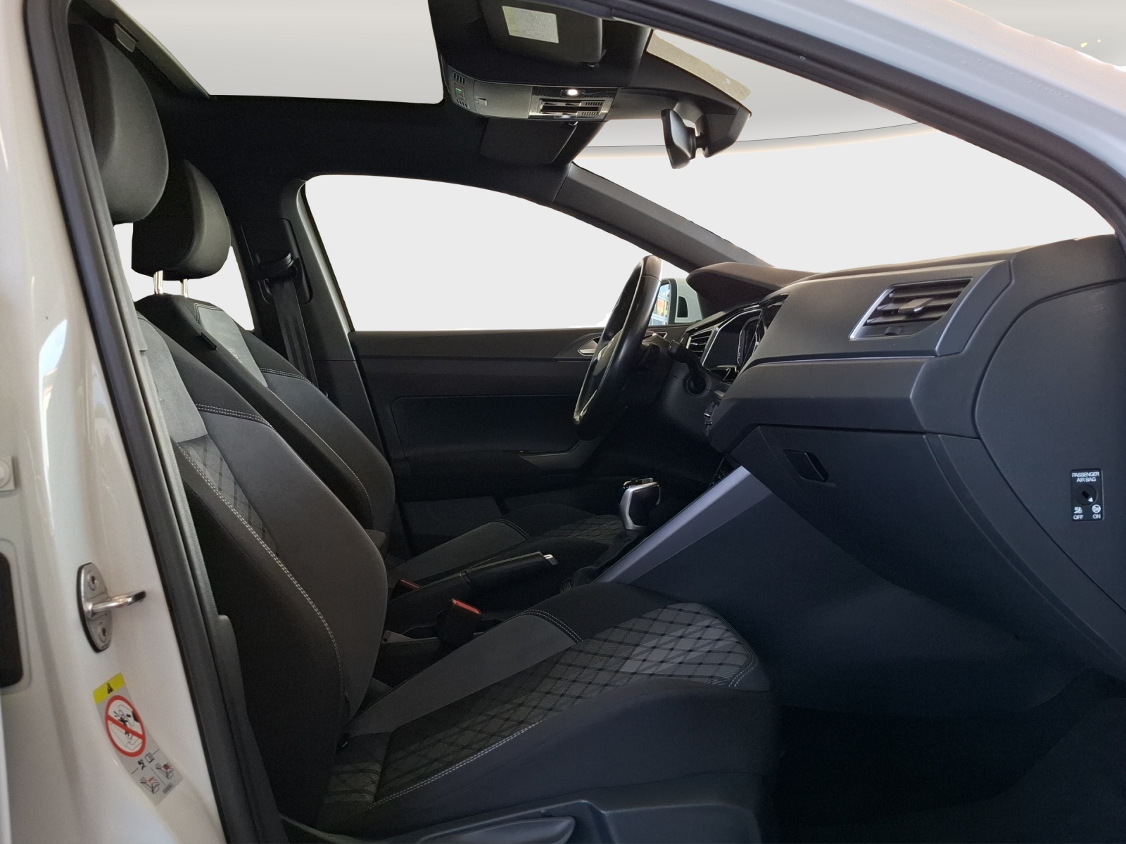 VW Taigo 1.5 TSI R-Line DSG // Panorama // 1.Hand-image-9