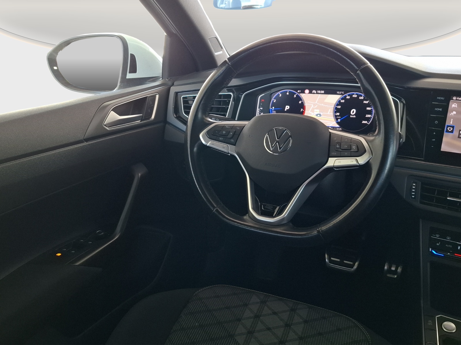 VW Taigo 1.5 TSI R-Line DSG // Panorama // 1.Hand-image-15