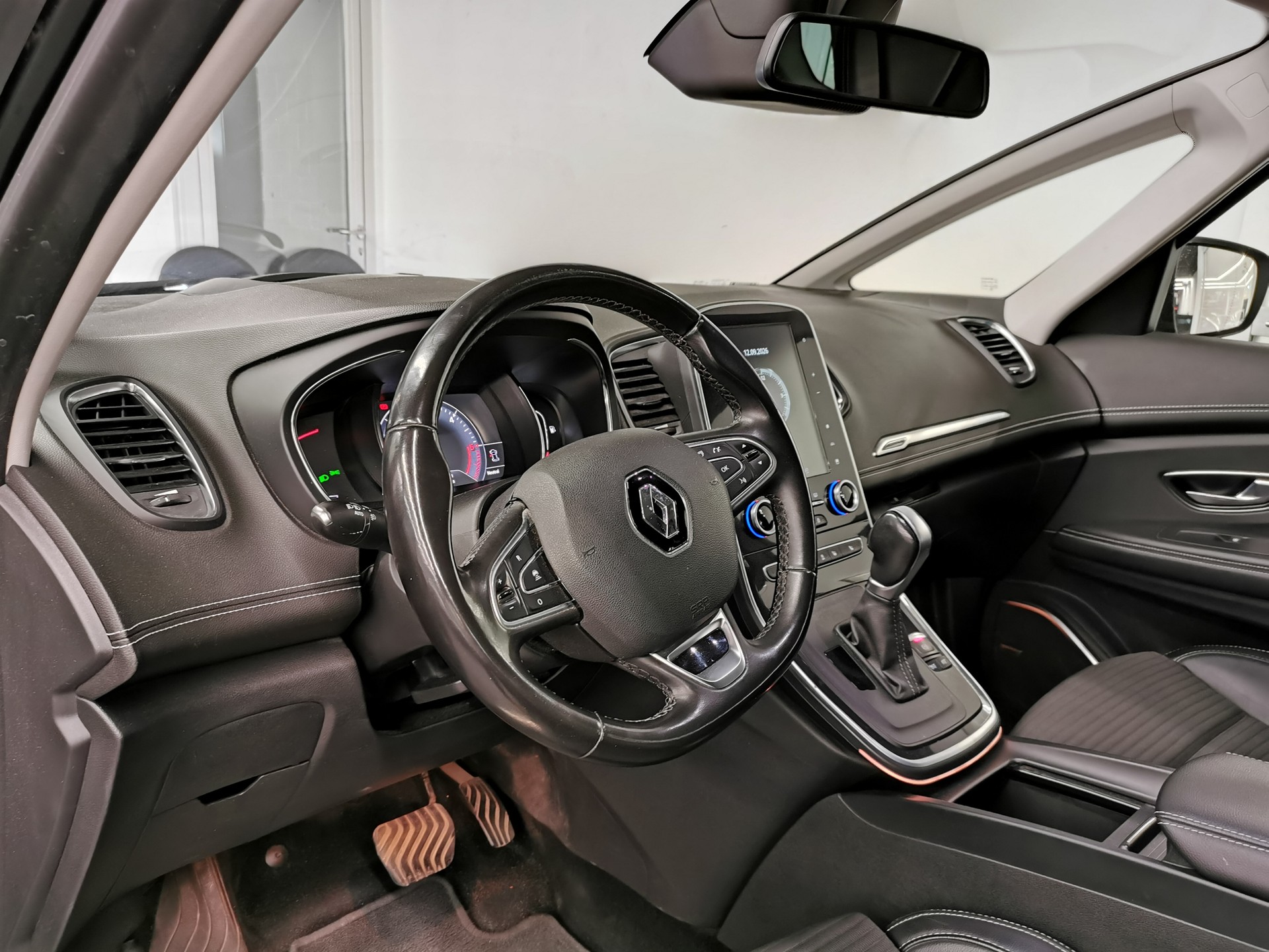 RENAULT Grand Scénic 1.6 dCi Bose EDC RFA 20" HEAD-UP DISPLAY RÜCKFAHRKAMERA-image-4