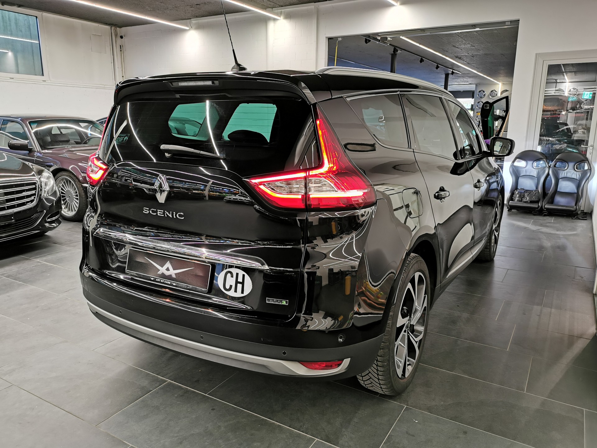 RENAULT Grand Scénic 1.6 dCi Bose EDC RFA 20" HEAD-UP DISPLAY RÜCKFAHRKAMERA-image-9
