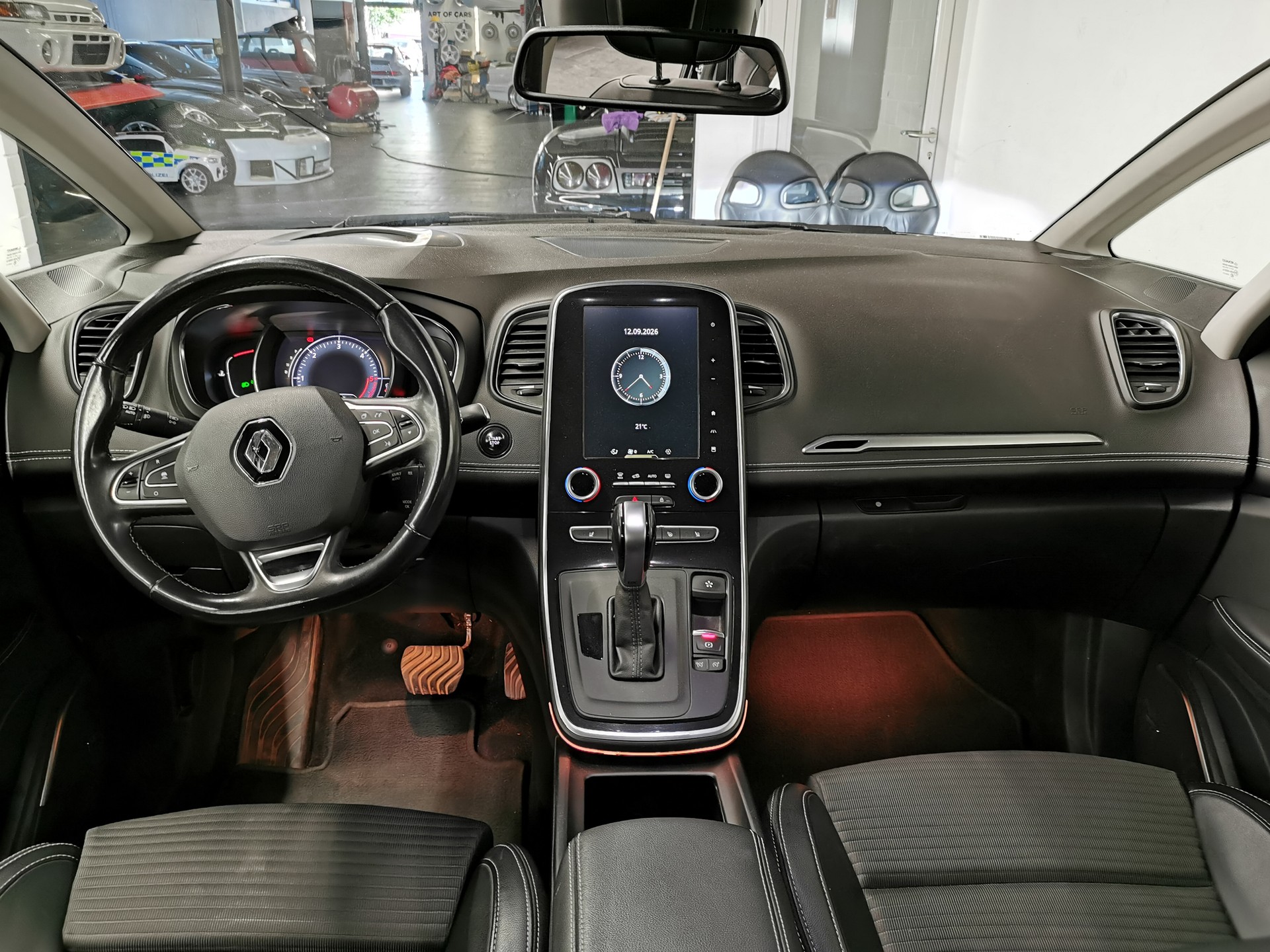 RENAULT Grand Scénic 1.6 dCi Bose EDC RFA 20" HEAD-UP DISPLAY RÜCKFAHRKAMERA-image-10
