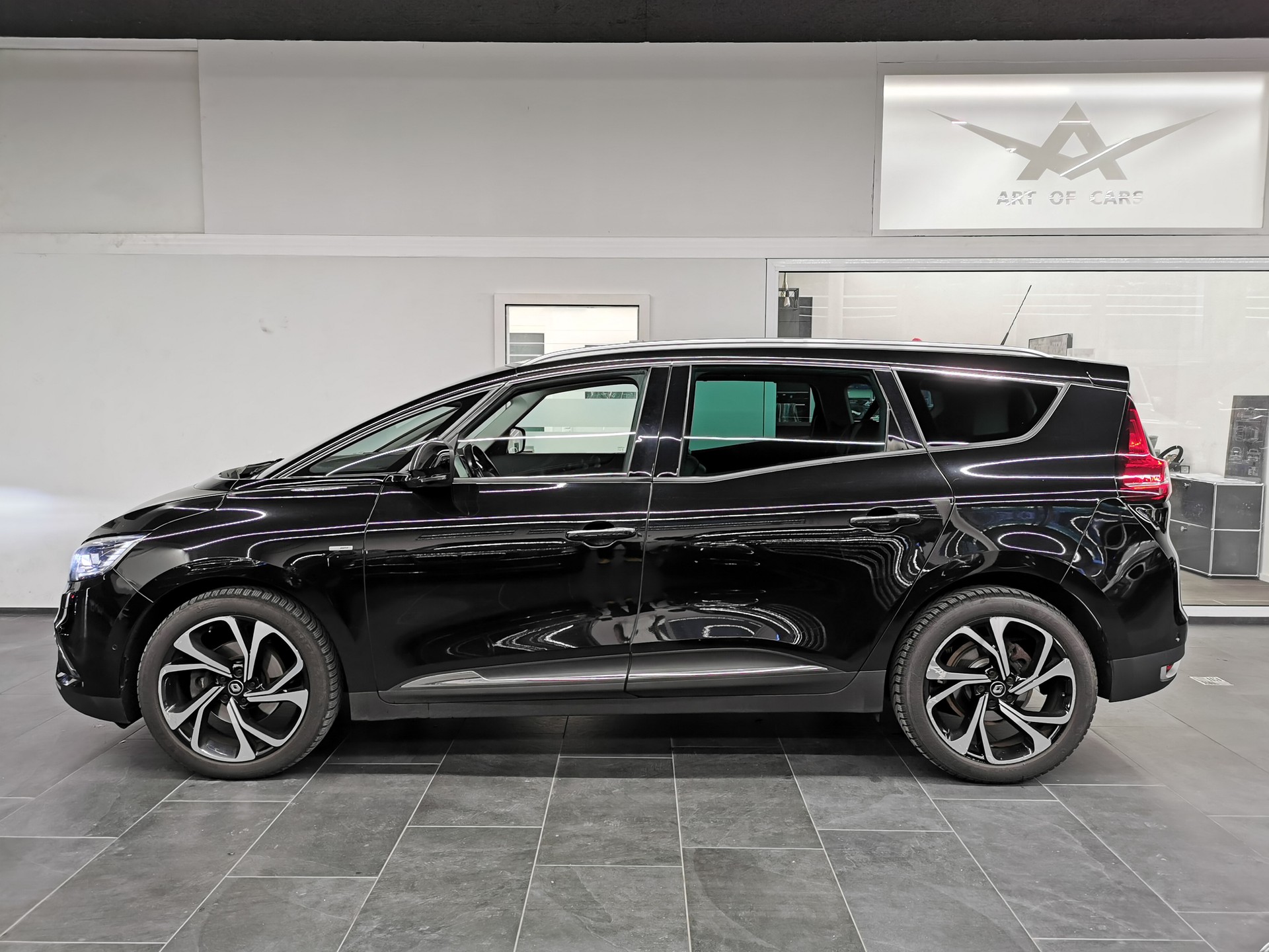 RENAULT Grand Scénic 1.6 dCi Bose EDC RFA 20" HEAD-UP DISPLAY RÜCKFAHRKAMERA-image-3