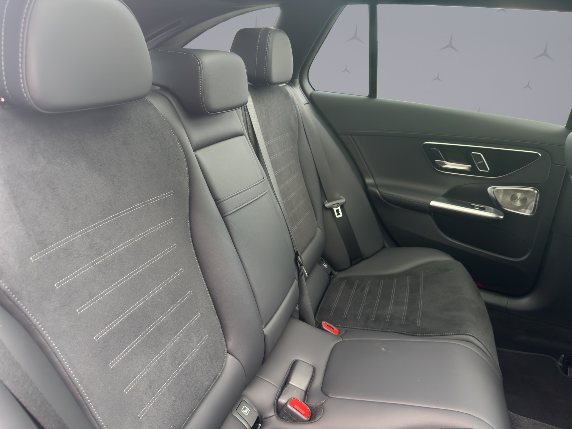 MERCEDES-BENZ C 220 d AMG Line 4matic Kombi-image-17