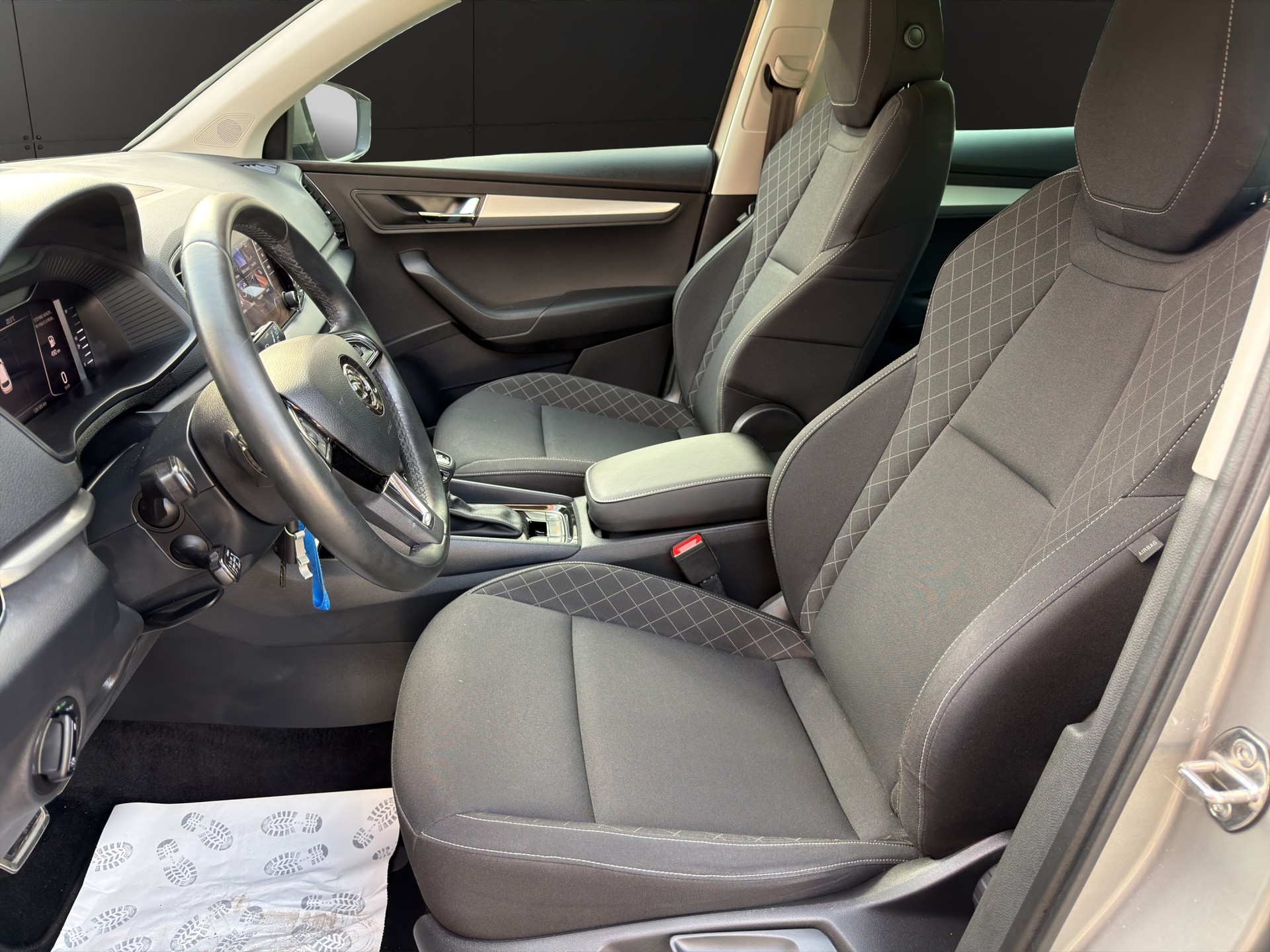 SKODA Karoq 2.0 TDI CR Ambition 4x4 DSG-image-8