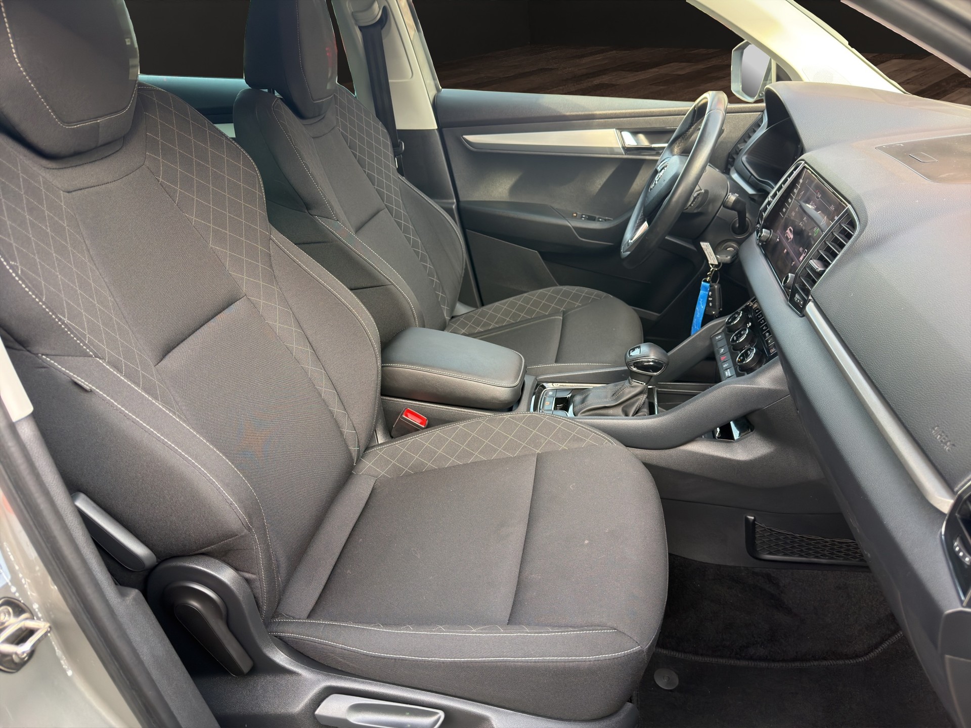 SKODA Karoq 2.0 TDI CR Ambition 4x4 DSG-image-9