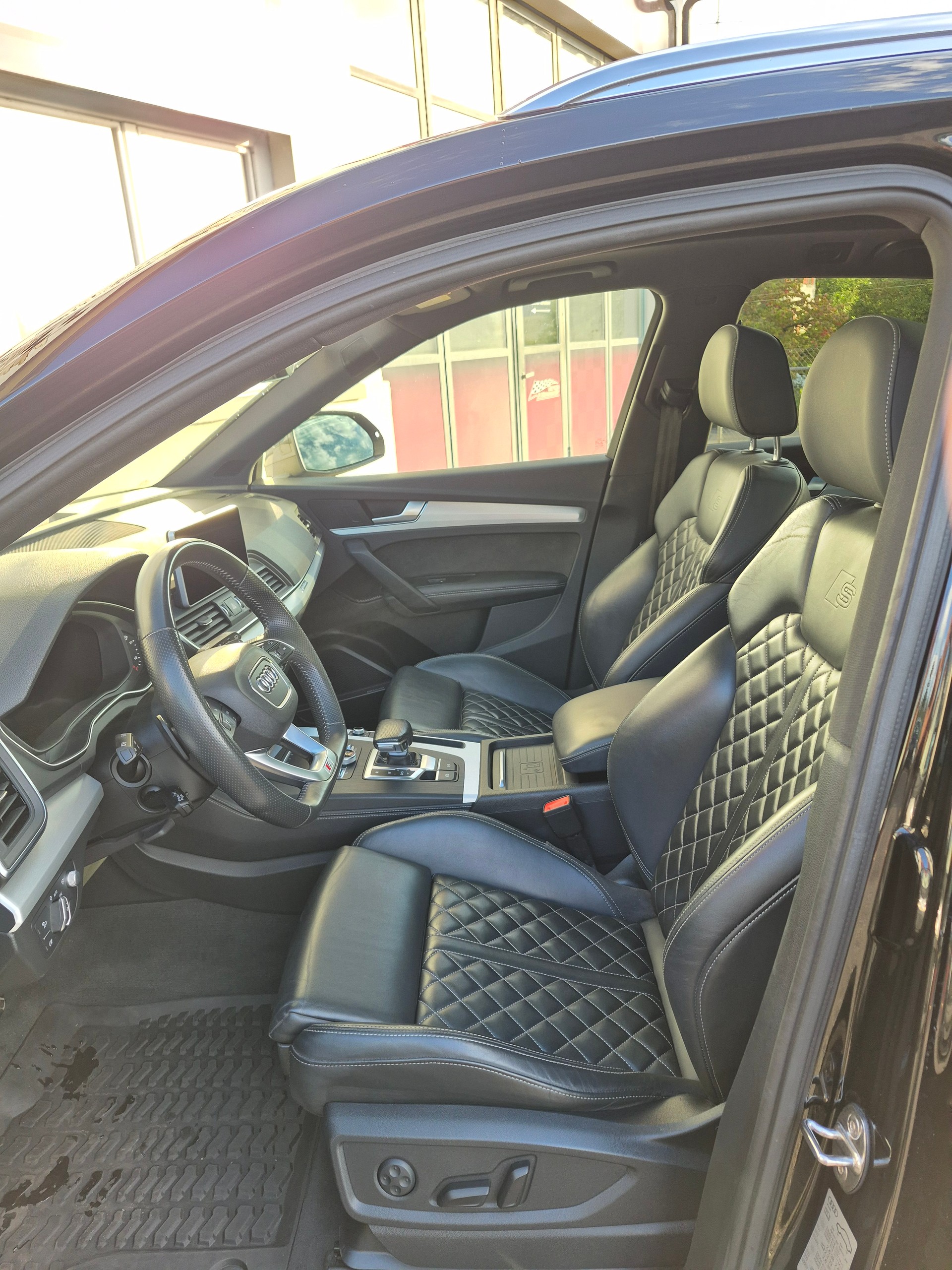 AUDI Q5 55 TFSI e Sport quattro S-Line-image-11