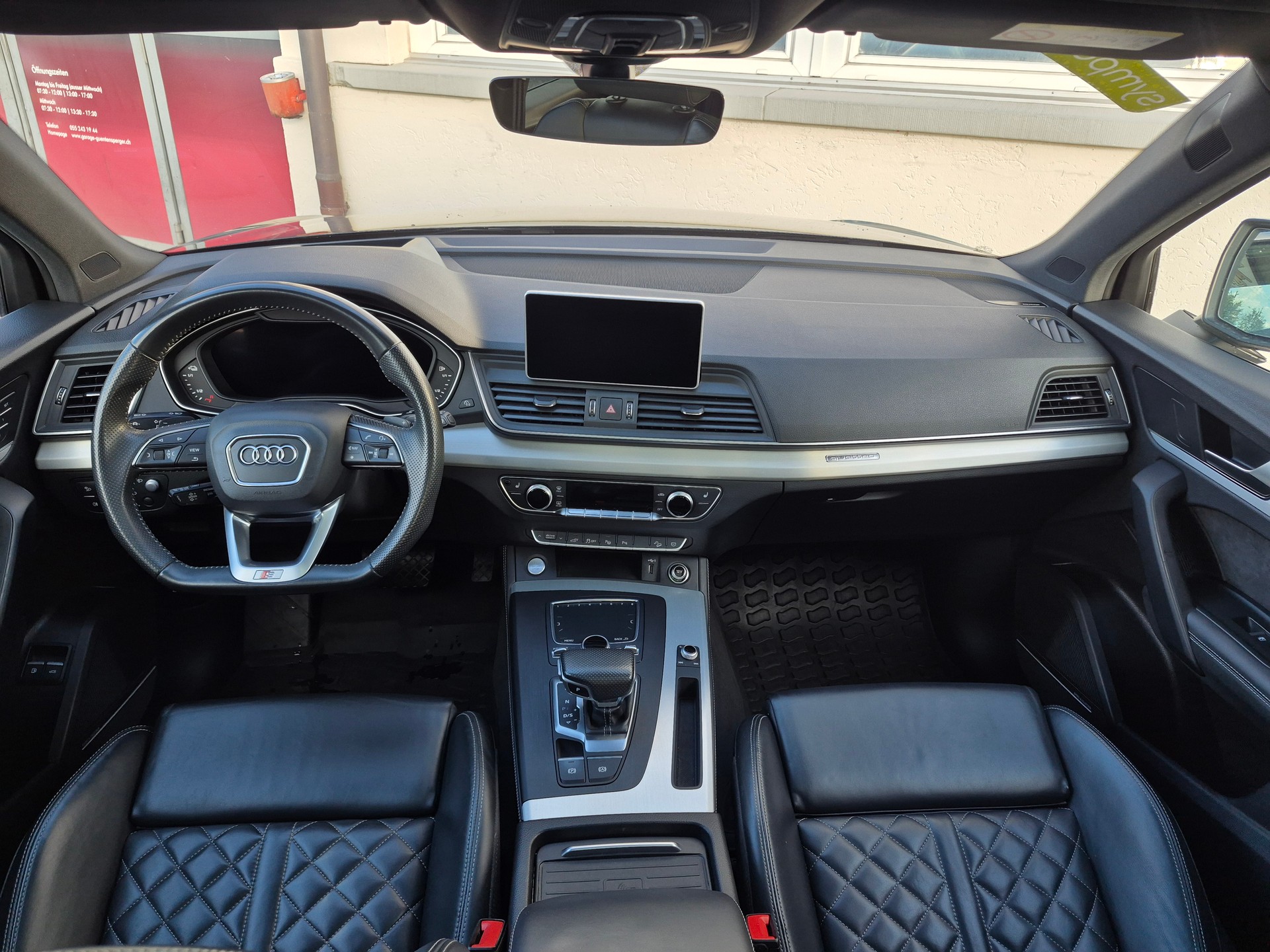 AUDI Q5 55 TFSI e Sport quattro S-Line-image-9