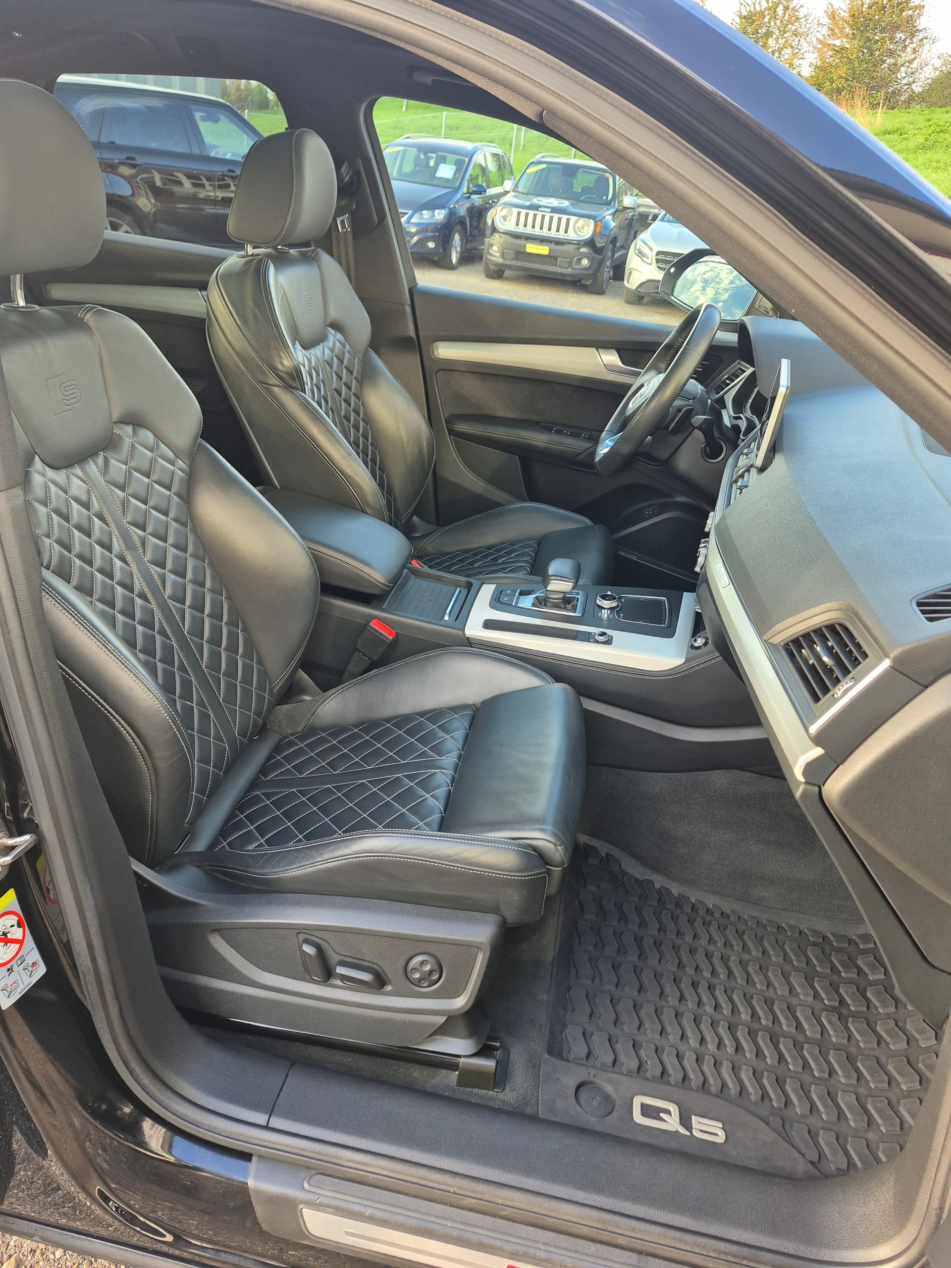 AUDI Q5 55 TFSI e Sport quattro S-Line-image-13