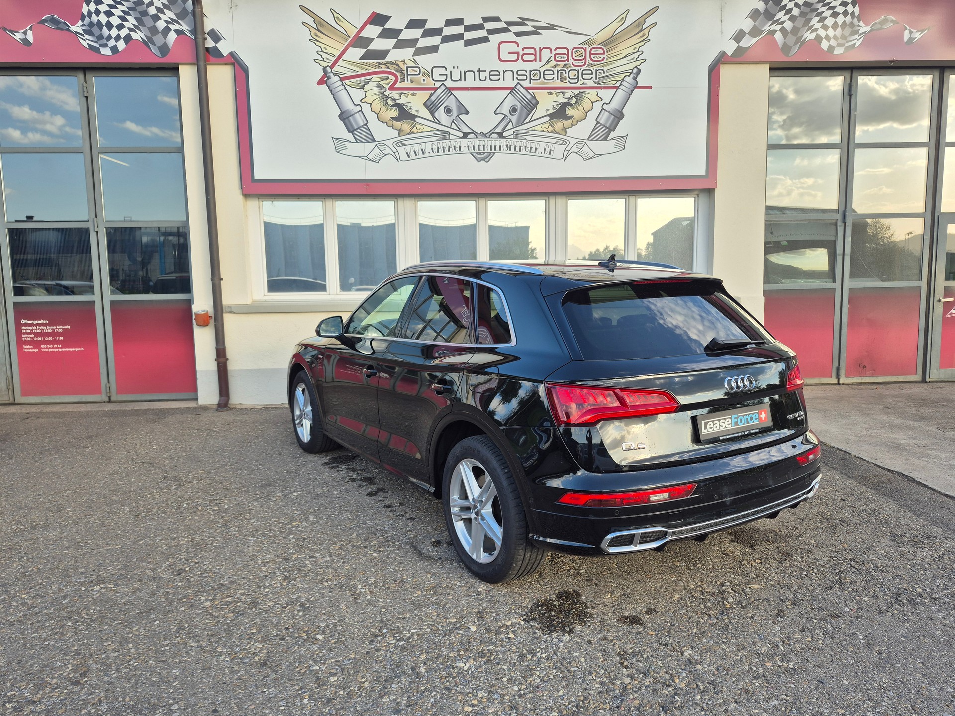 AUDI Q5 55 TFSI e Sport quattro S-Line-image-5