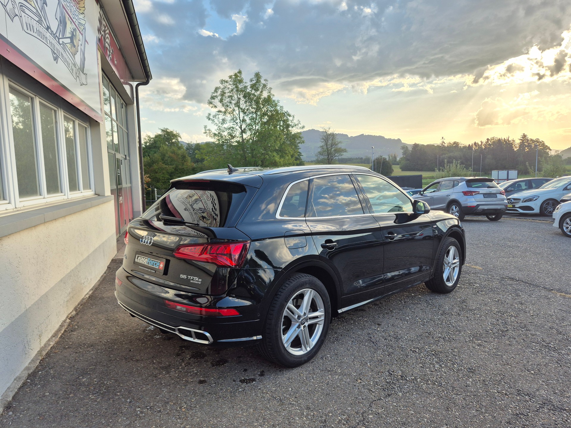 AUDI Q5 55 TFSI e Sport quattro S-Line-image-3