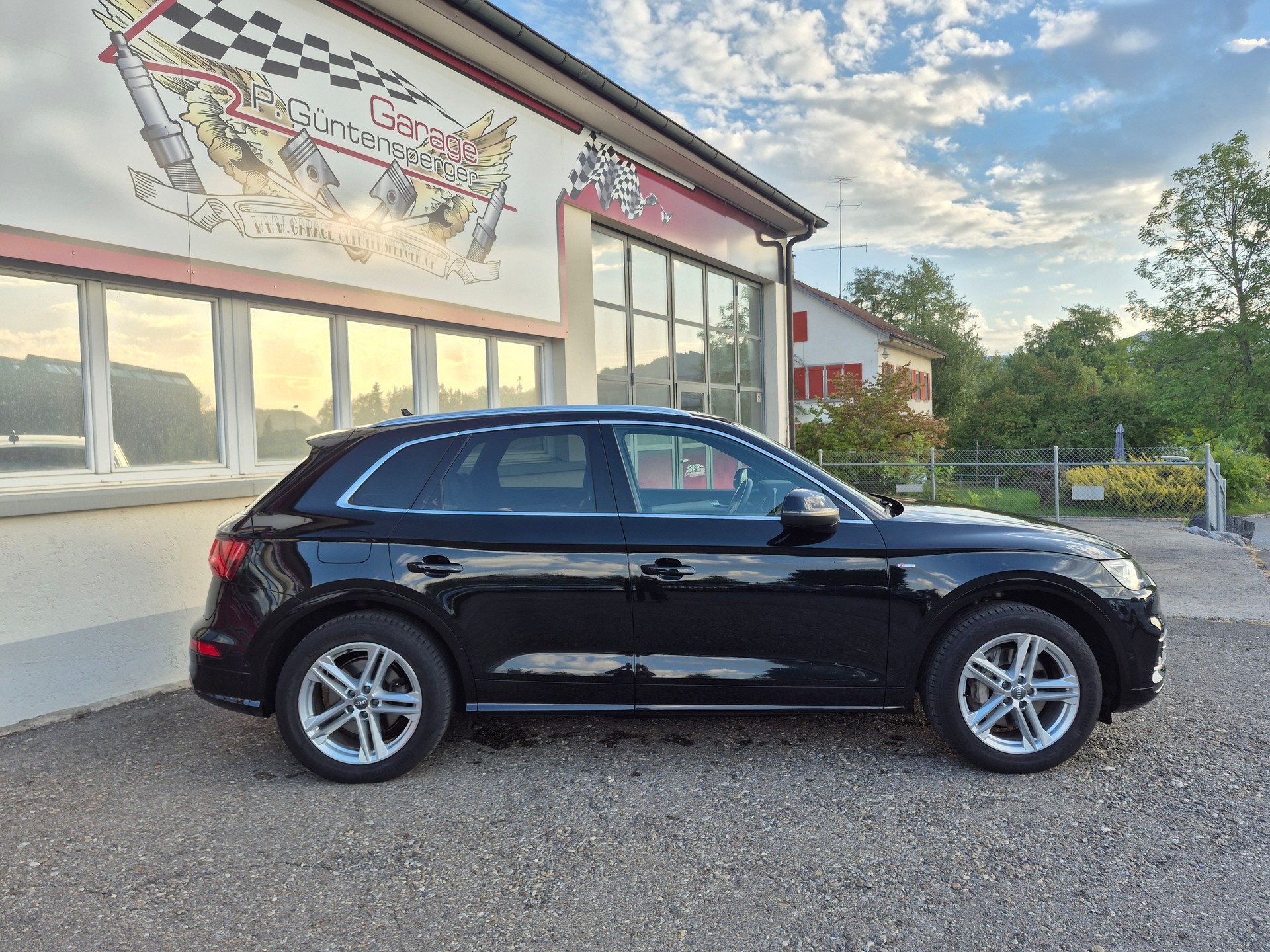 AUDI Q5 55 TFSI e Sport quattro S-Line-image-2