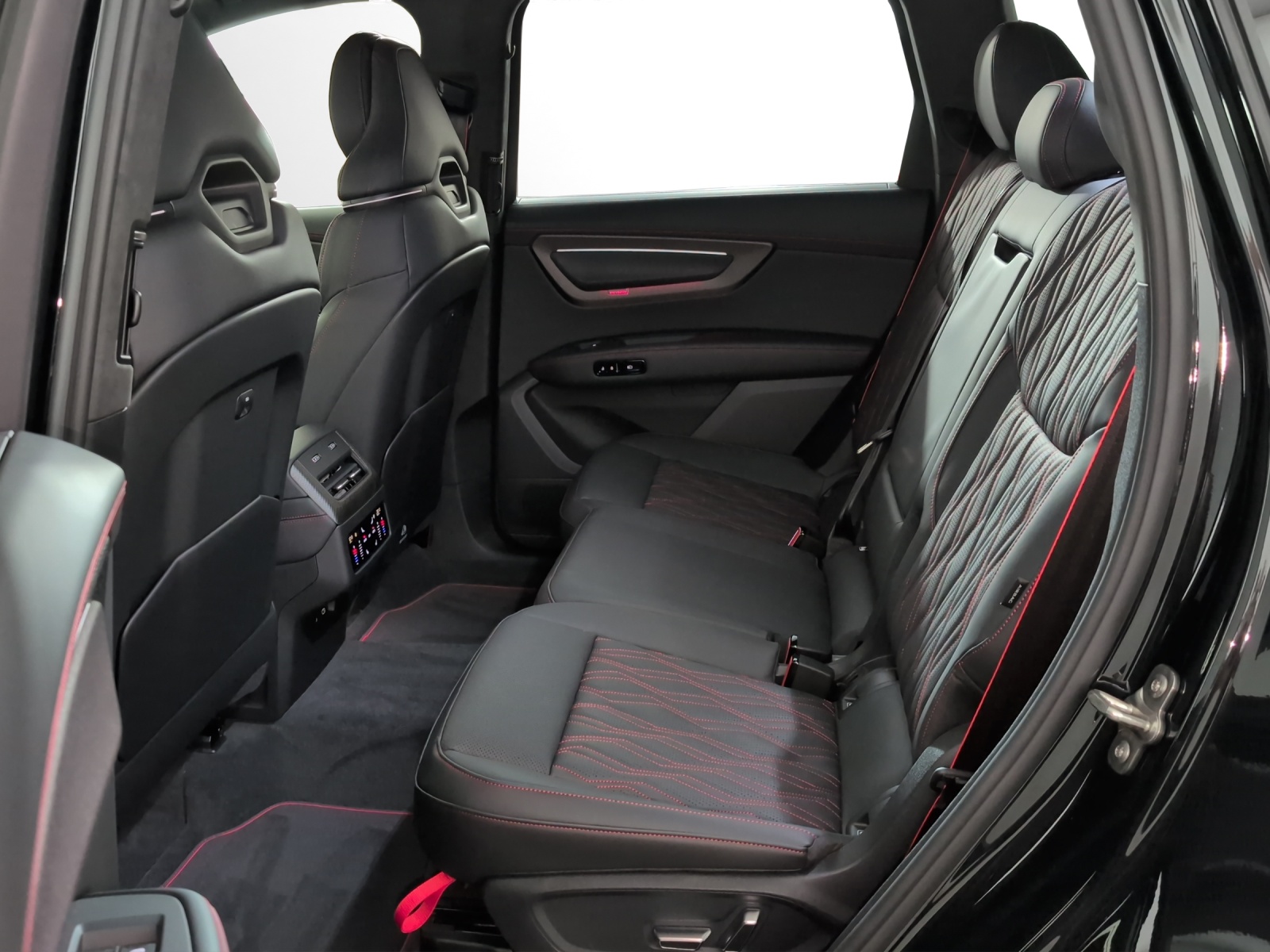 AUDI Q7 SUV TDI quattro 220 kW-image-7
