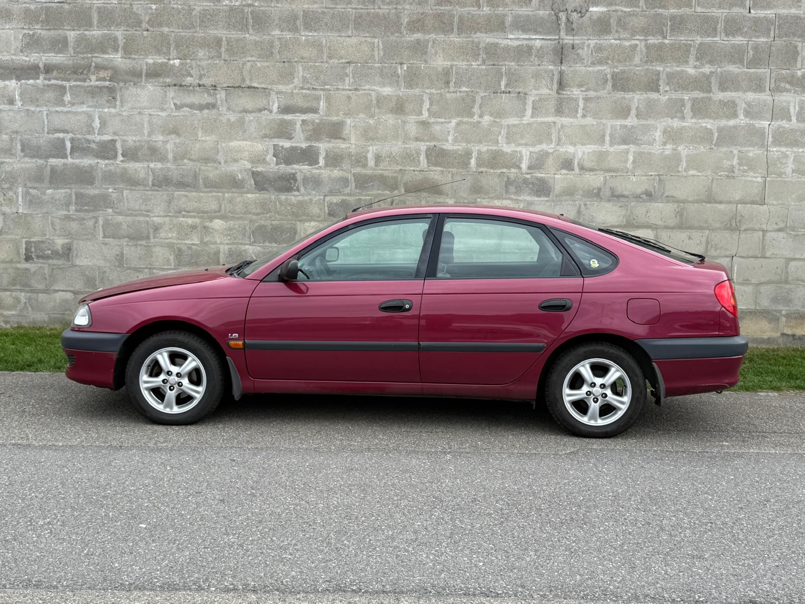 TOYOTA Avensis 1.8 LineaTerra Liftback-image-1