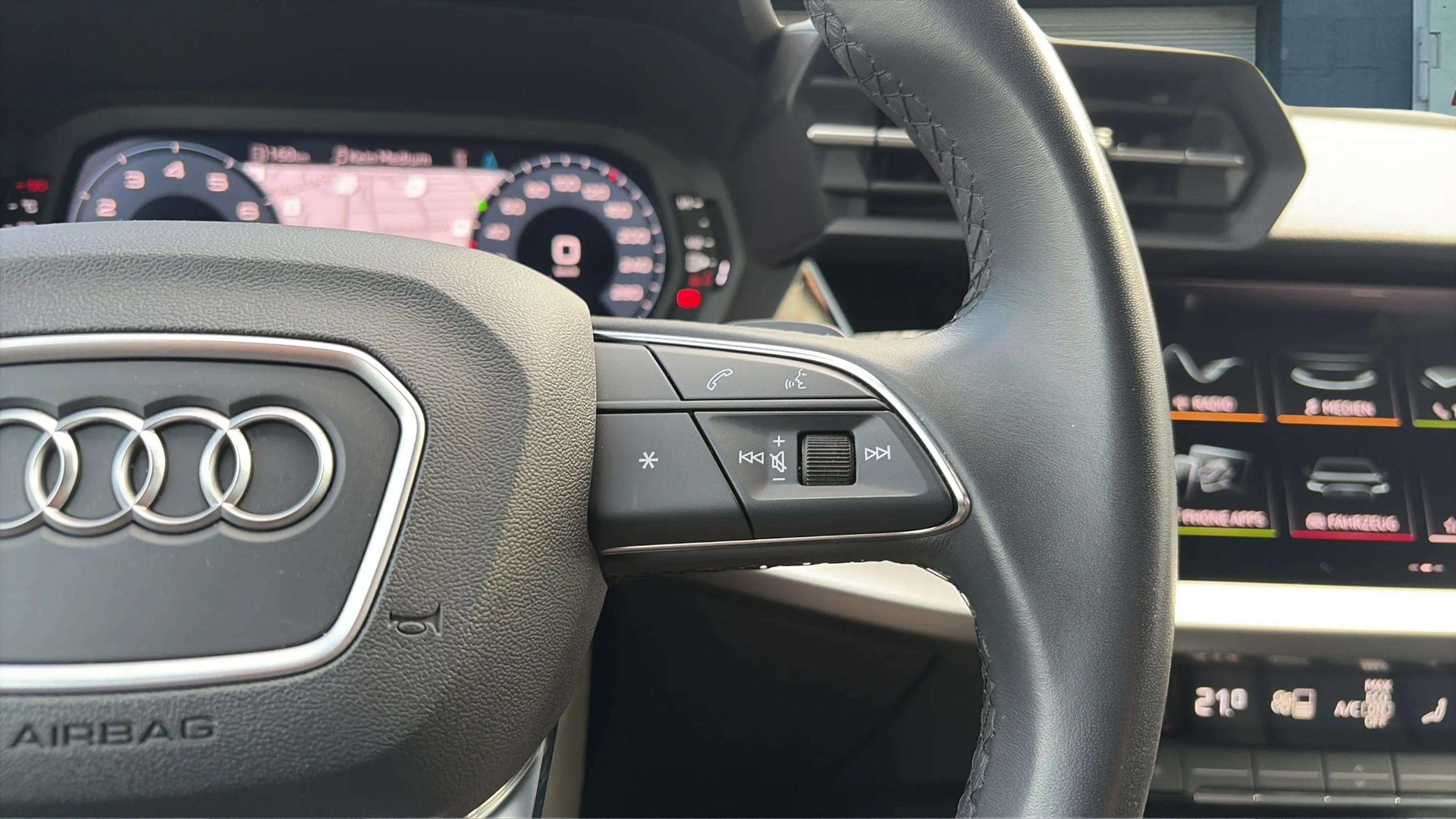 AUDI A3 Sportback 35 TFSI S line S-tronic mit 5J Werksgarantie oder 100000km-image-22
