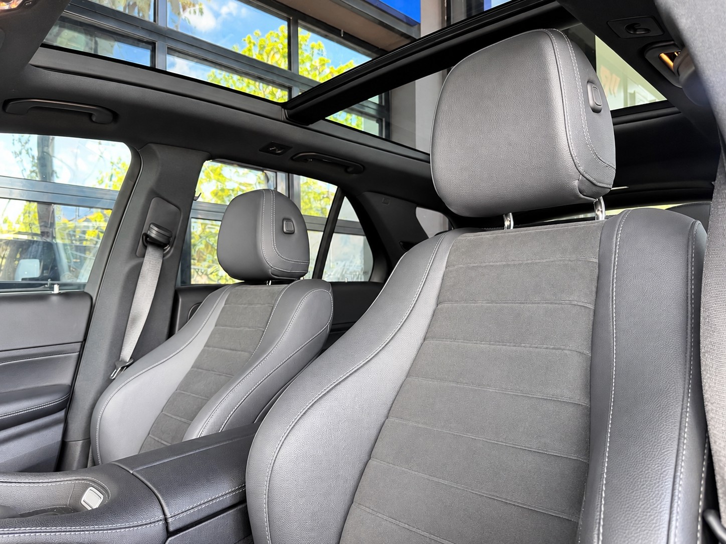 MERCEDES-BENZ GLE 300 d 4Matic AMG Line 9G-Tronic-image-12