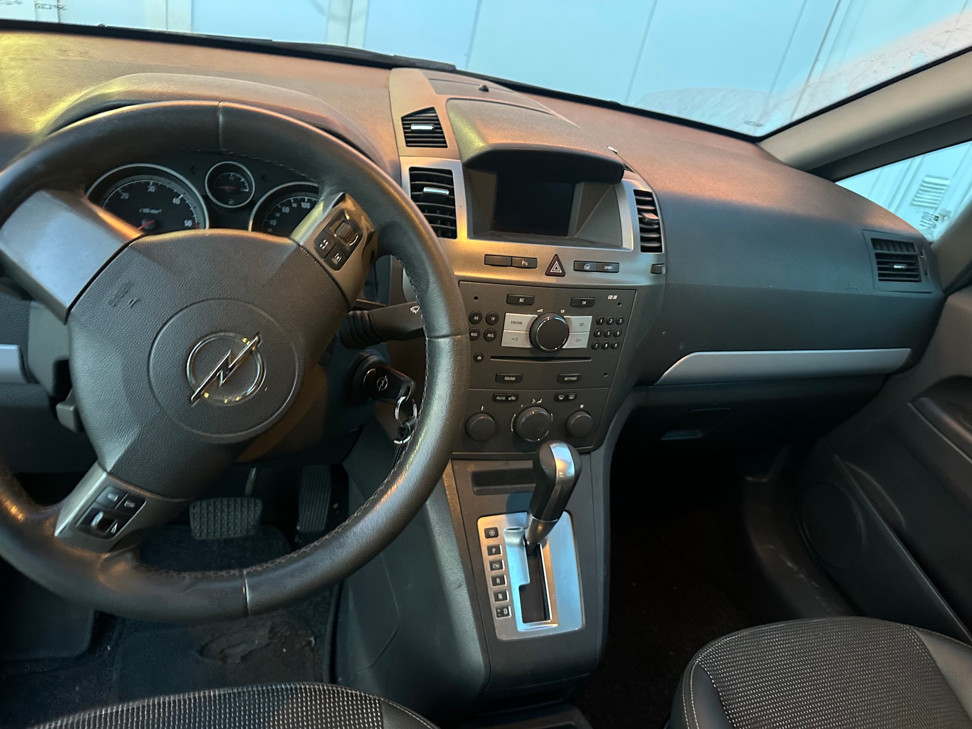 OPEL Zafira 1.9 CDTI Automatic-image-11