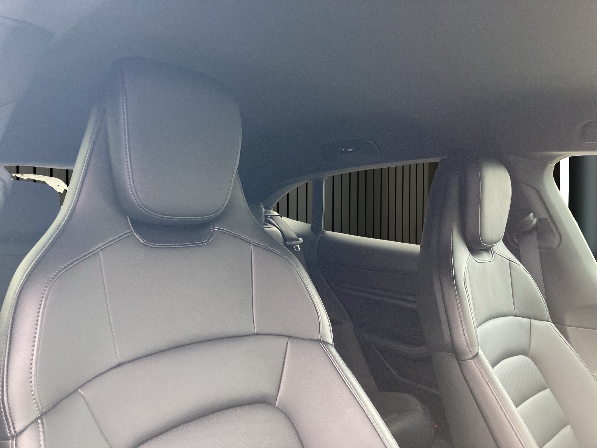 PORSCHE Taycan 4 Cross Turismo-image-17