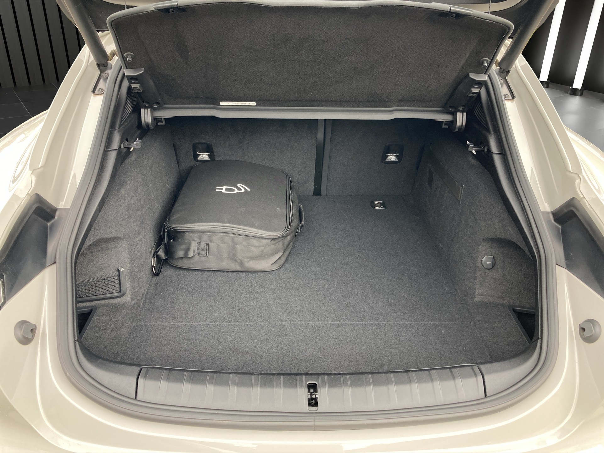 PORSCHE Taycan 4 Cross Turismo-image-18