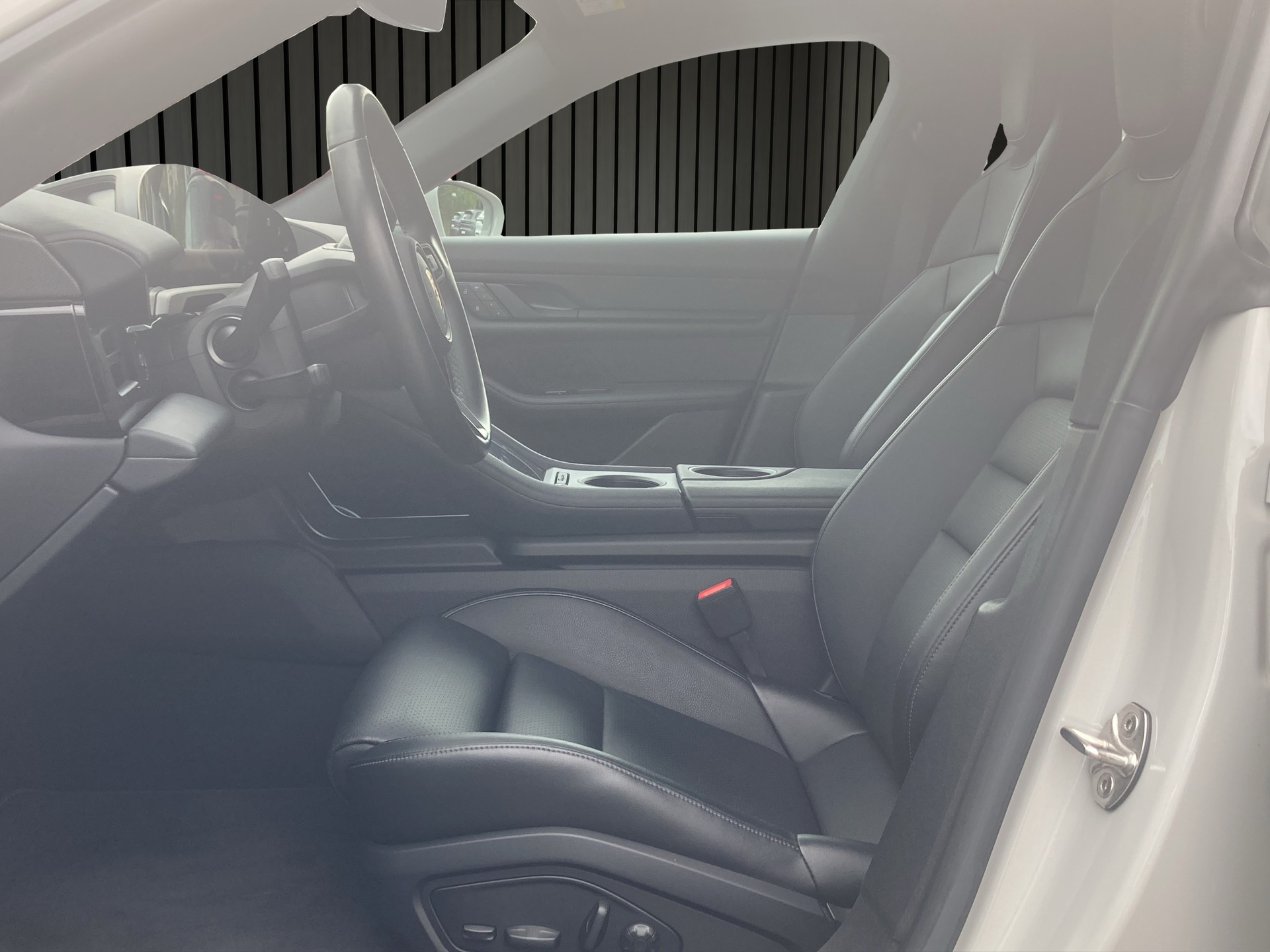 PORSCHE Taycan 4 Cross Turismo-image-9