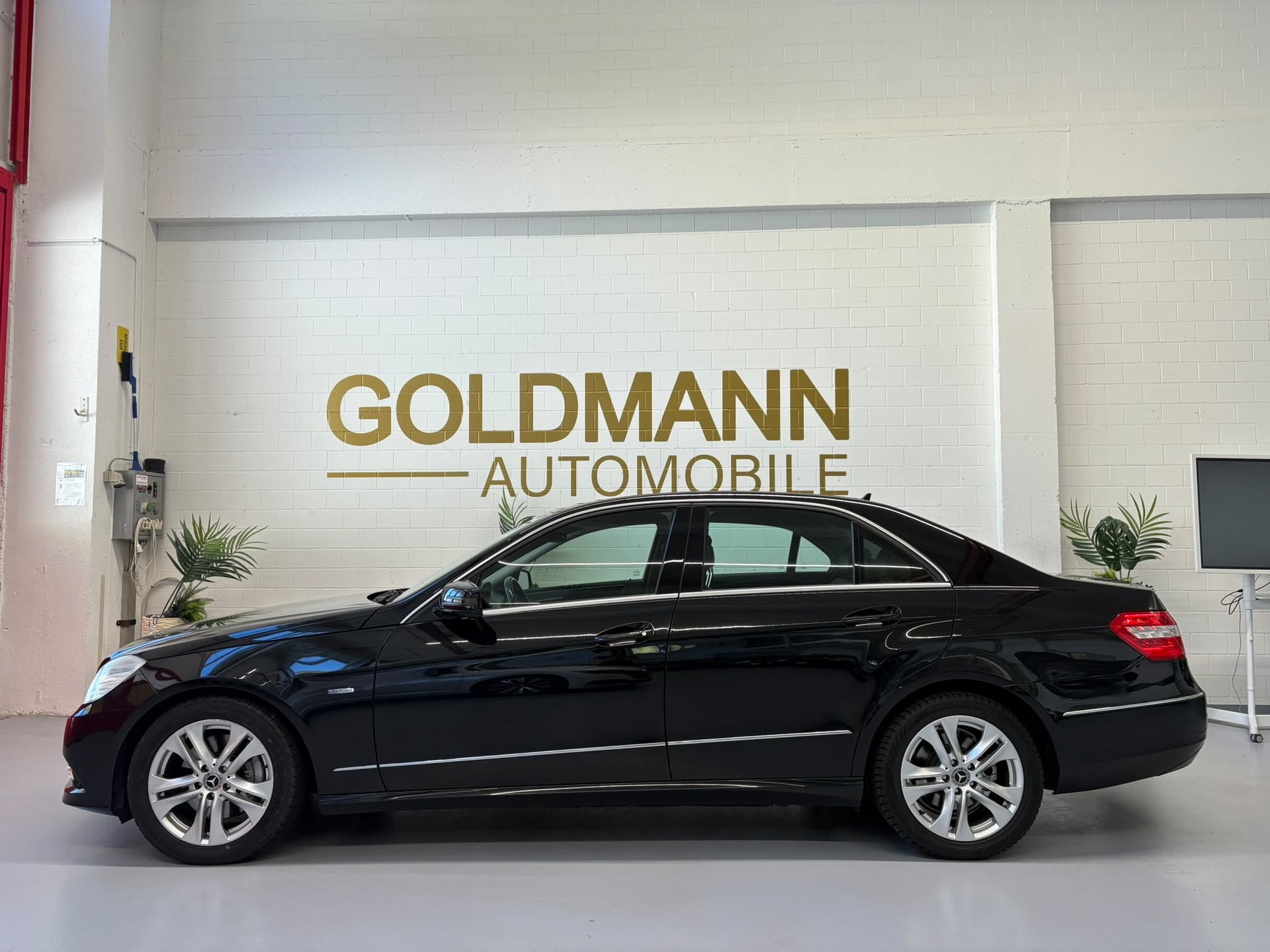 MERCEDES-BENZ E 250 CDI BlueEfficiency Avantgarde Automatic-showroom-element-1