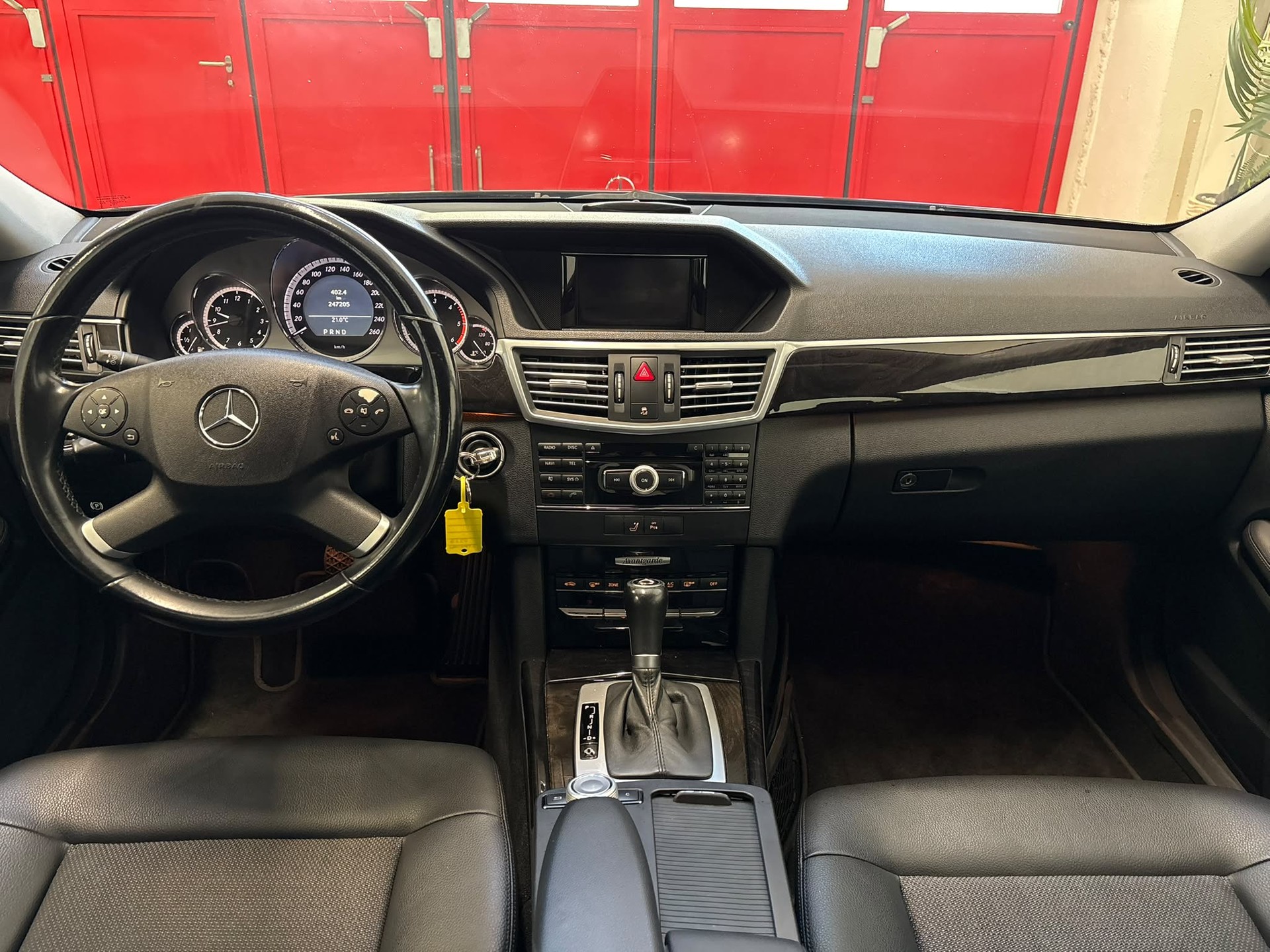 MERCEDES-BENZ E 250 CDI BlueEfficiency Avantgarde Automatic-image-8