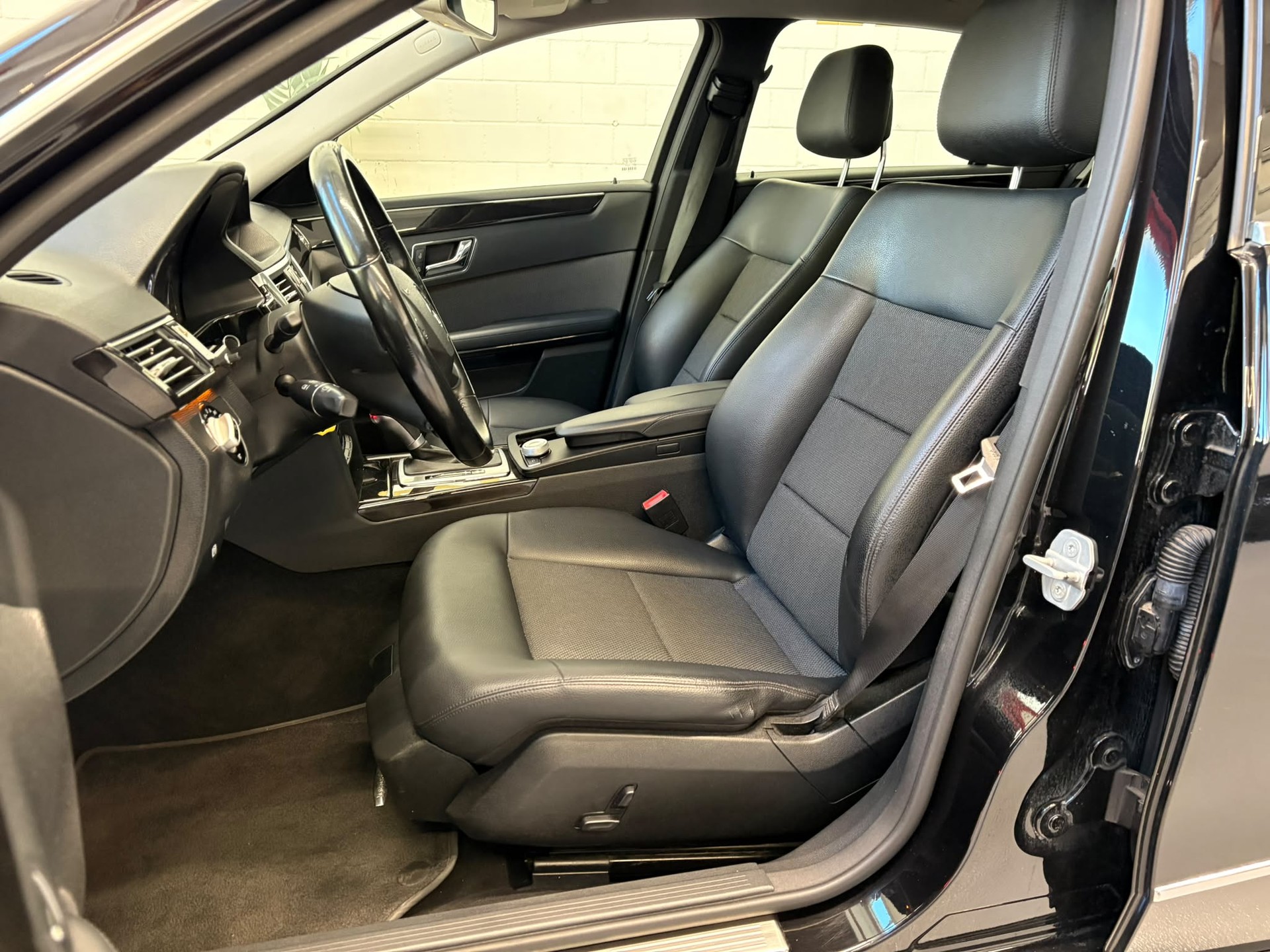 MERCEDES-BENZ E 250 CDI BlueEfficiency Avantgarde Automatic-image-12
