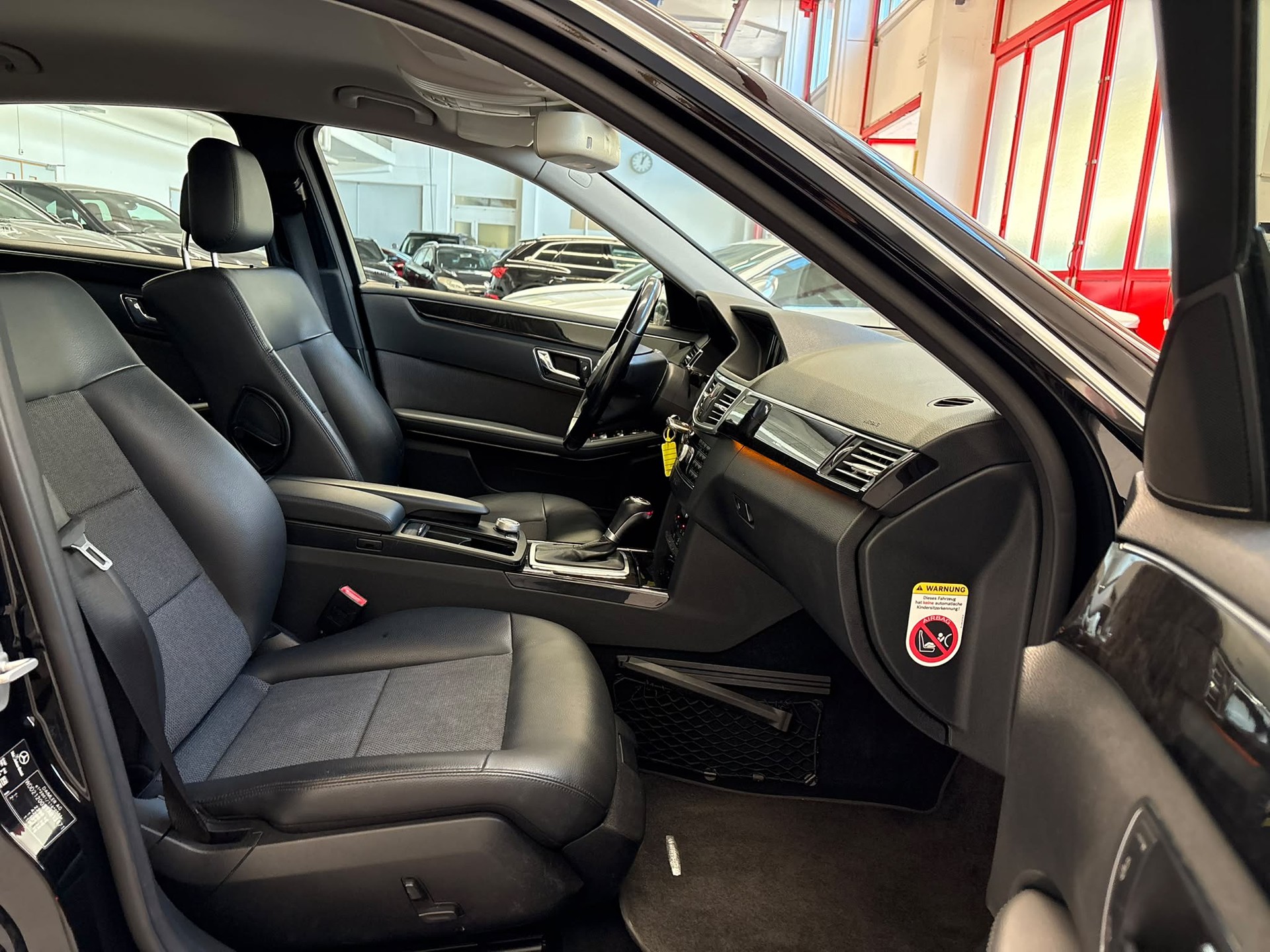 MERCEDES-BENZ E 250 CDI BlueEfficiency Avantgarde Automatic-image-7