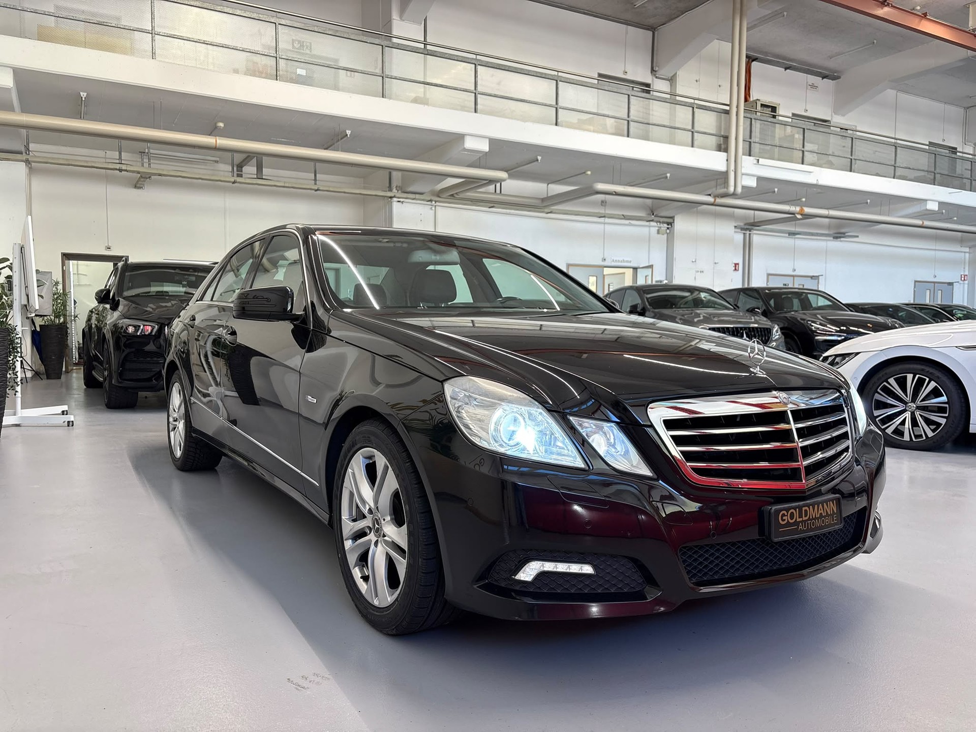 MERCEDES-BENZ E 250 CDI BlueEfficiency Avantgarde Automatic-image-4
