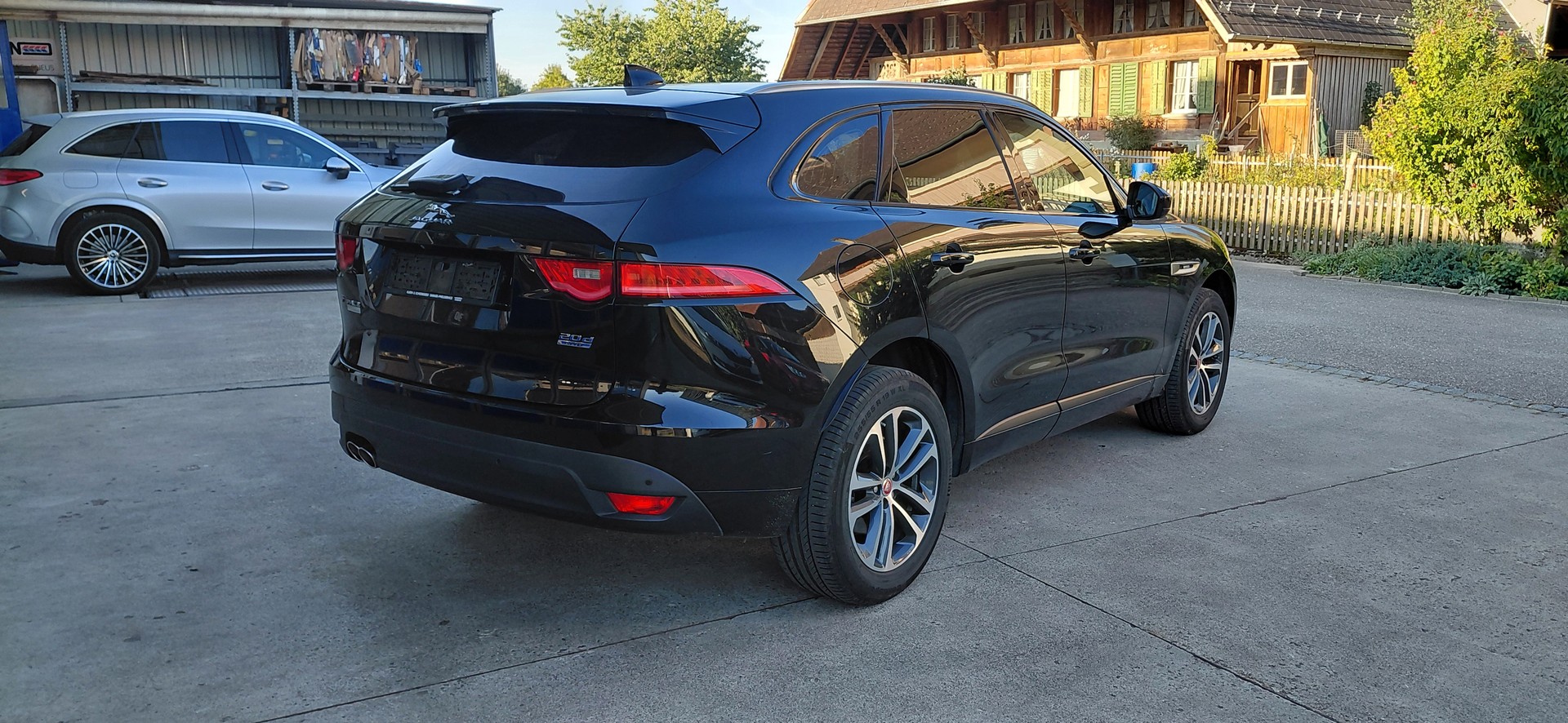 JAGUAR F-Pace 2.0d R-Sport 90YRS Celebration Edition AWD-image-3