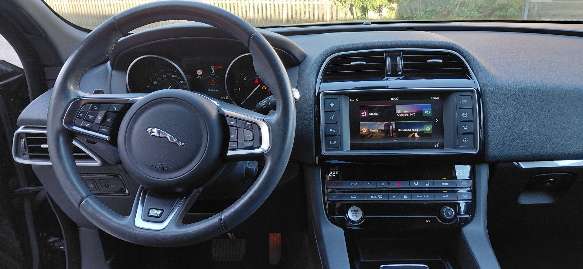 JAGUAR F-Pace 2.0d R-Sport 90YRS Celebration Edition AWD-image-10