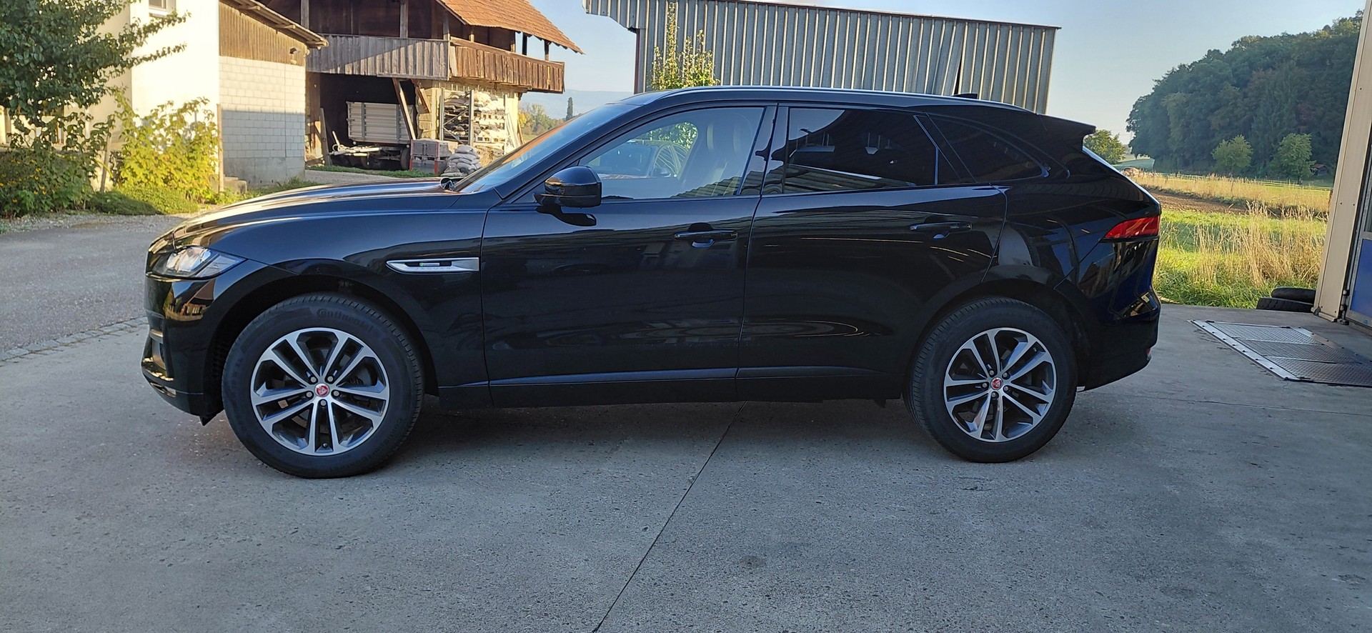 JAGUAR F-Pace 2.0d R-Sport 90YRS Celebration Edition AWD-image-1