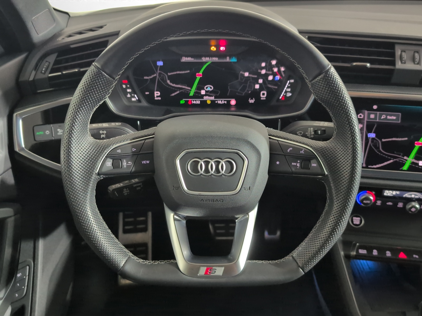 AUDI Q3 45 TFSI S line quattro S-tronic-image-11
