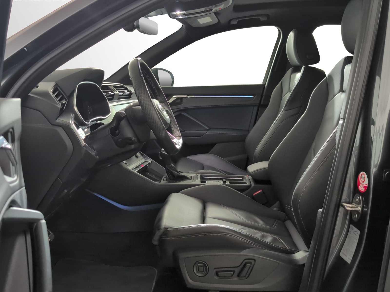 AUDI Q3 45 TFSI S line quattro S-tronic-image-5