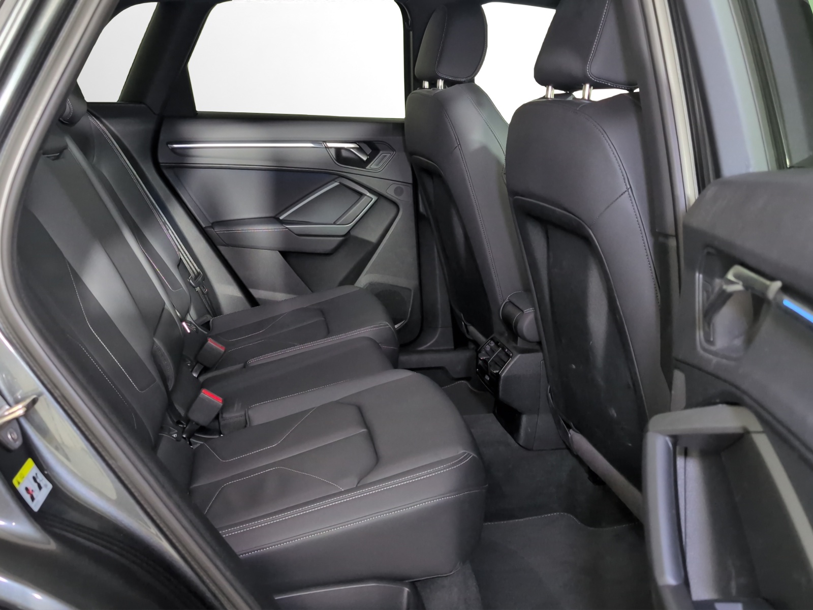 AUDI Q3 45 TFSI S line quattro S-tronic-image-8