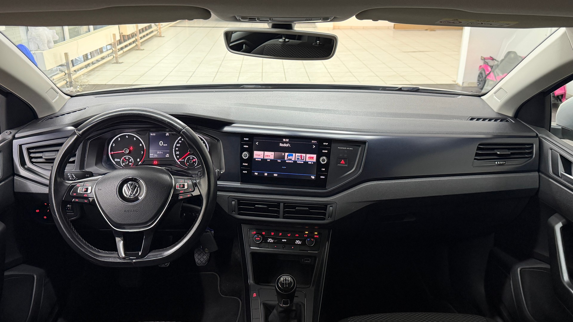 VW Polo 1.0 TSI BMT Trendline-image-8