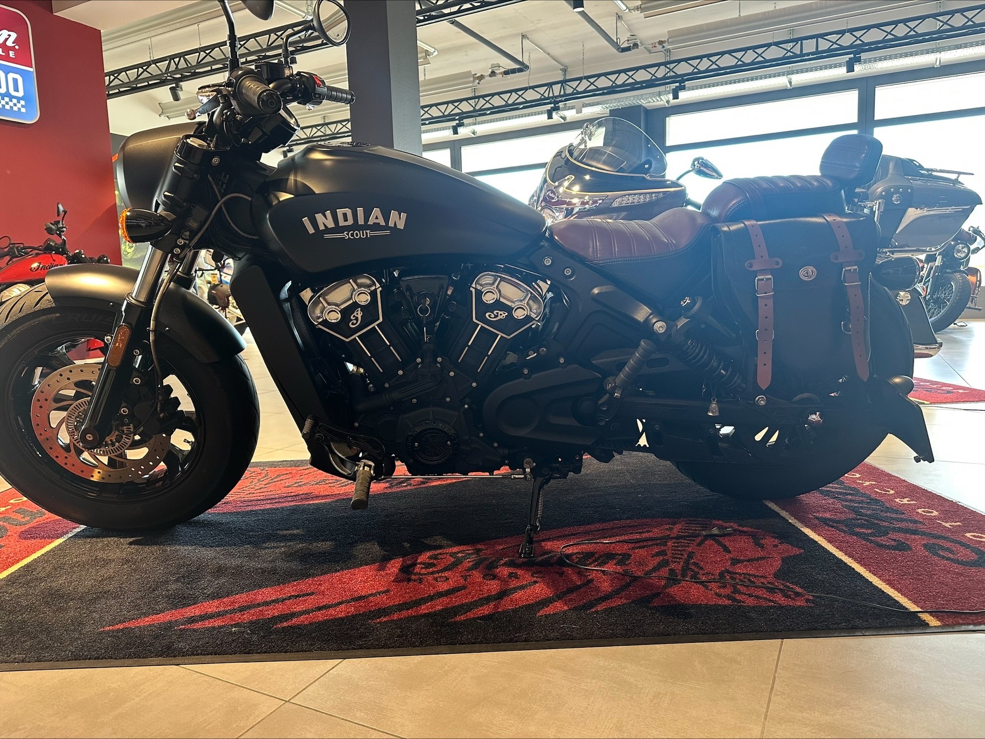 INDIAN Scout Bobber ABS-showroom-element-1