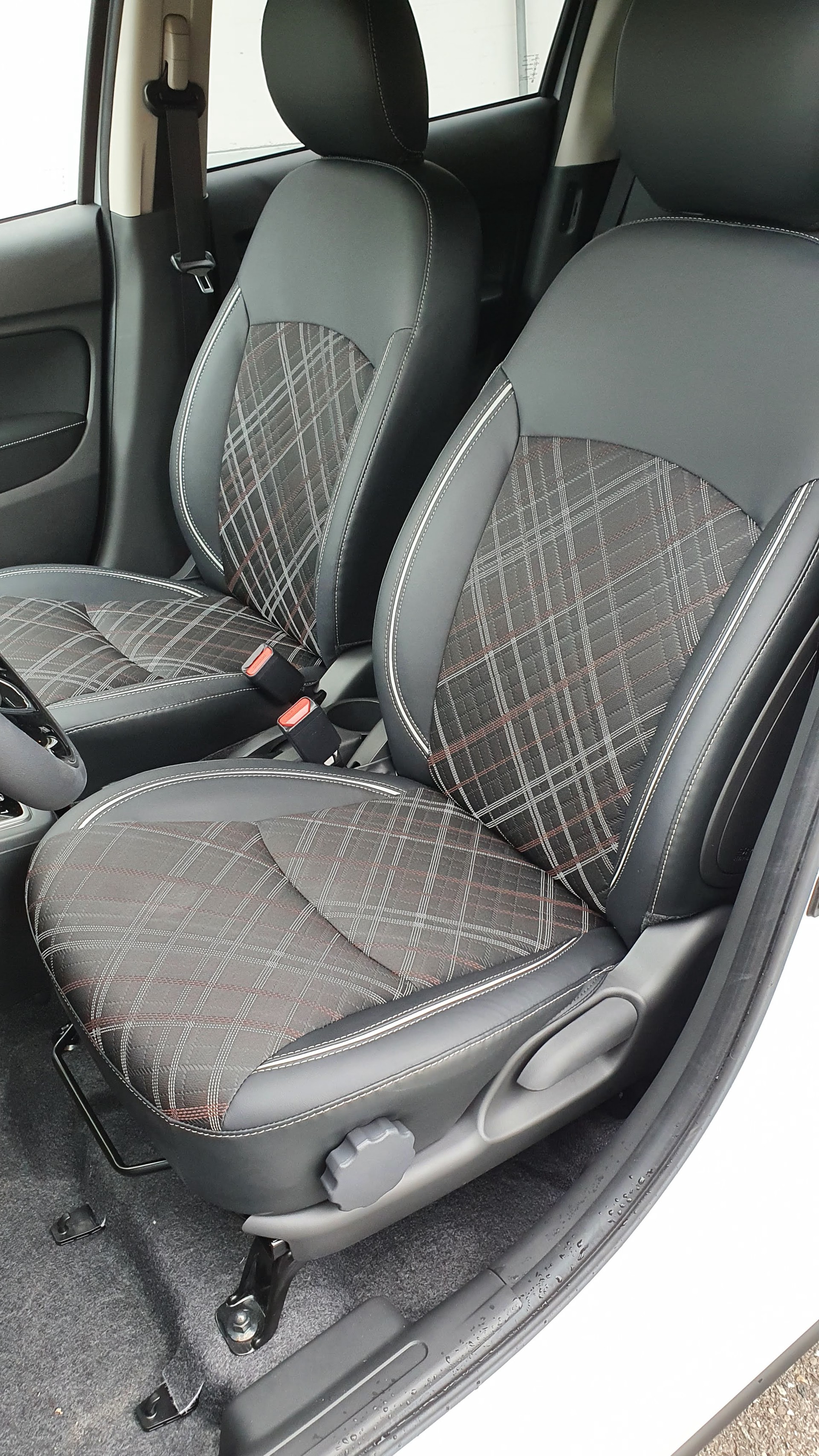 MITSUBISHI Space Star 1.2 CVT Diamond KMU Helvetia-image-6