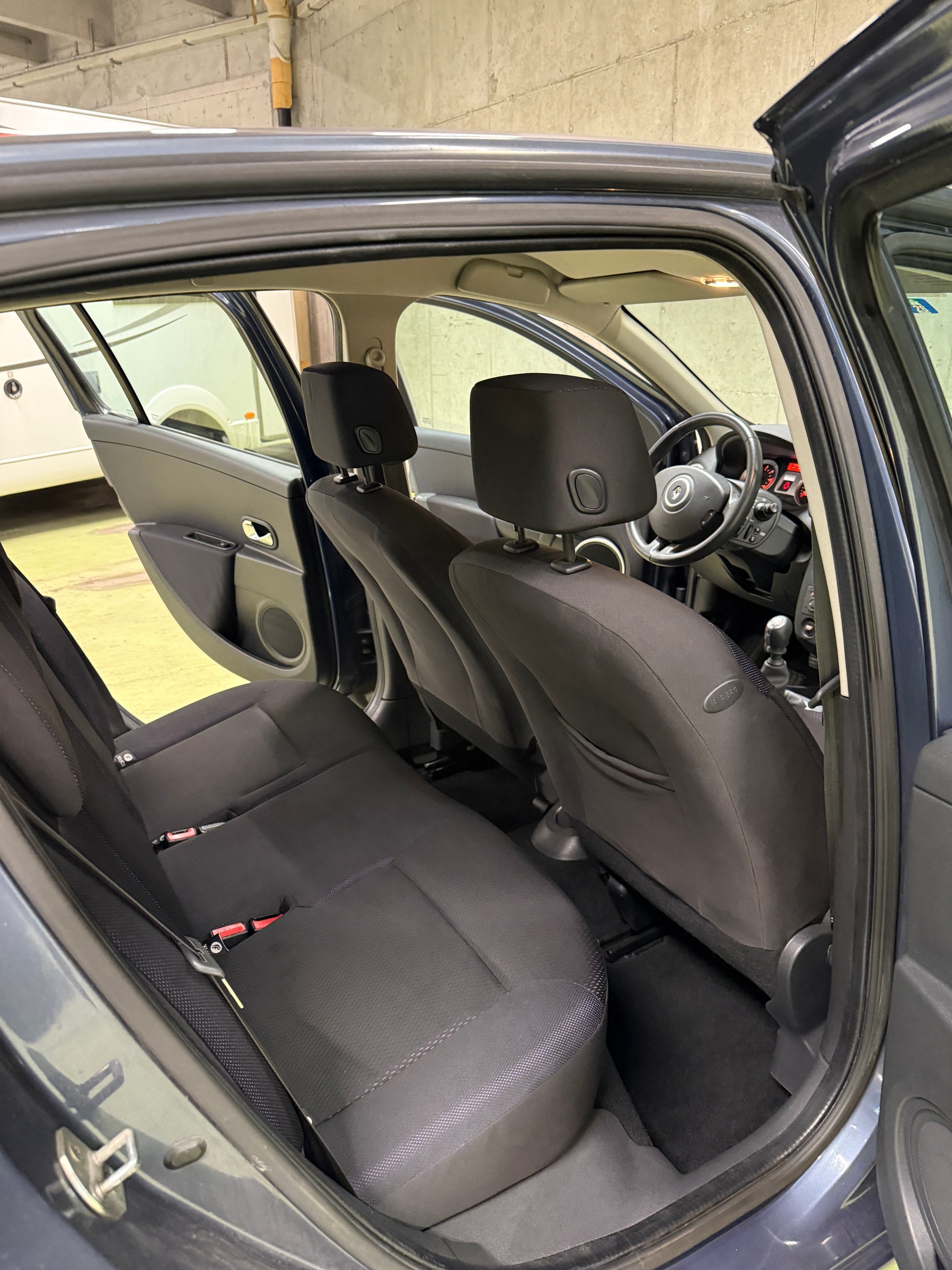 RENAULT Clio 1.5 dCi Dynamique-image-12