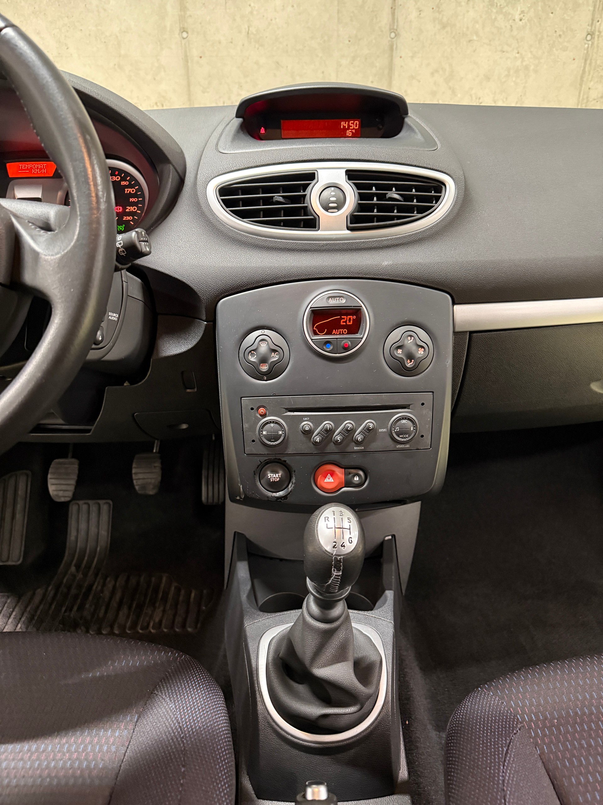 RENAULT Clio 1.5 dCi Dynamique-image-14