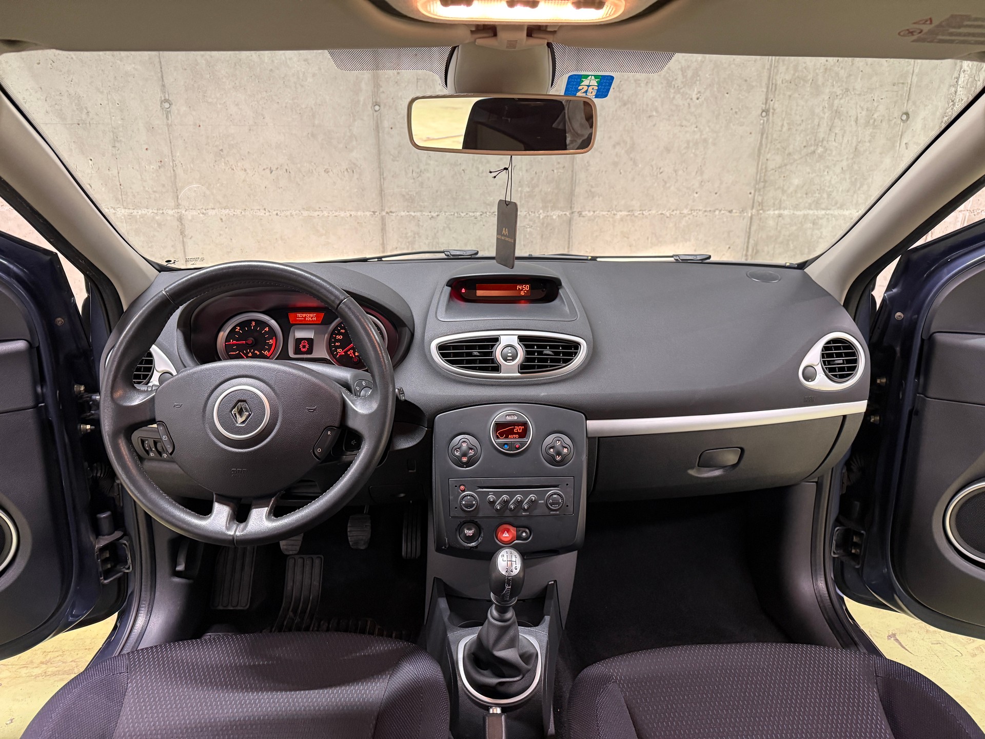RENAULT Clio 1.5 dCi Dynamique-image-8