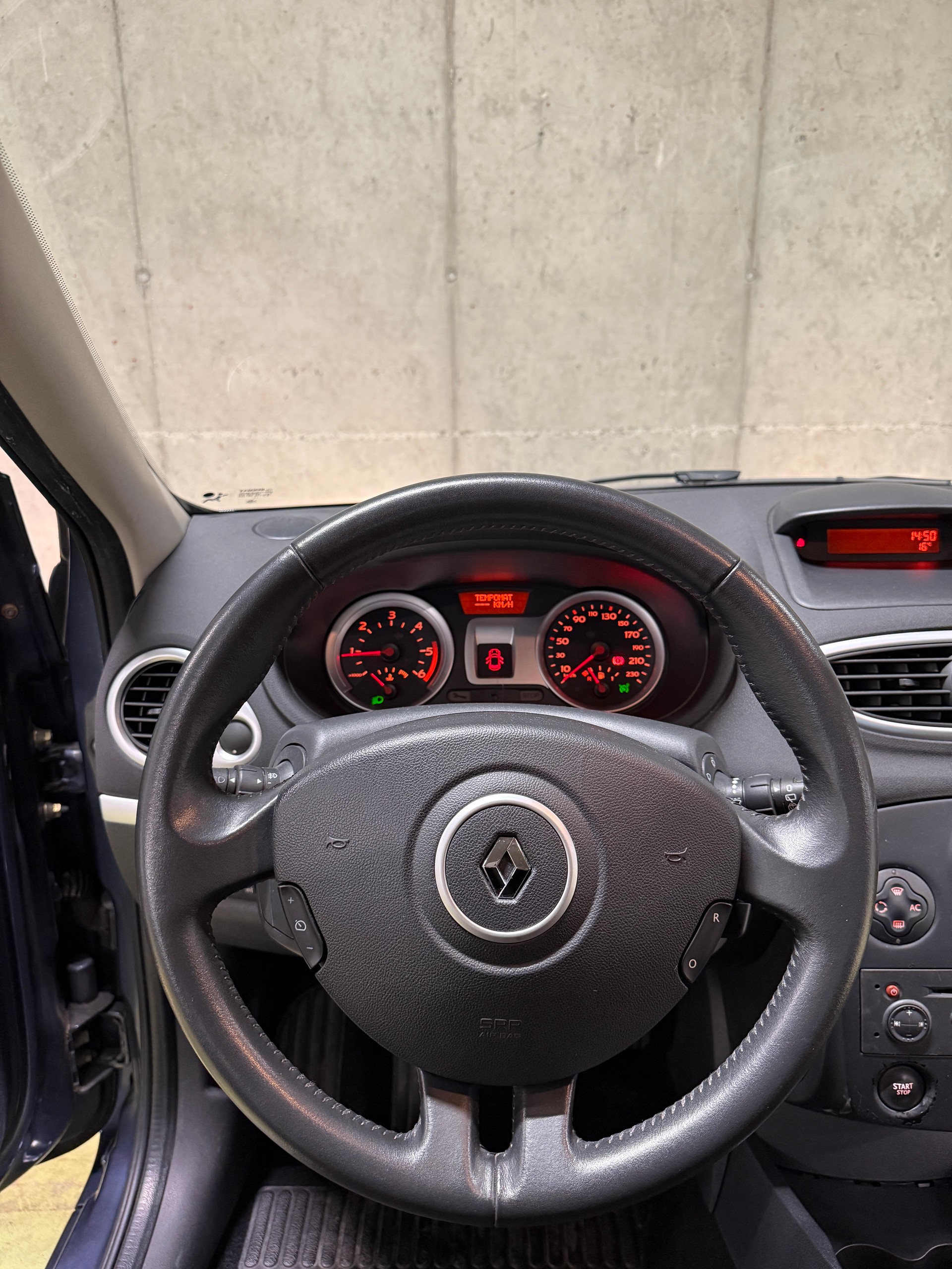 RENAULT Clio 1.5 dCi Dynamique-image-13