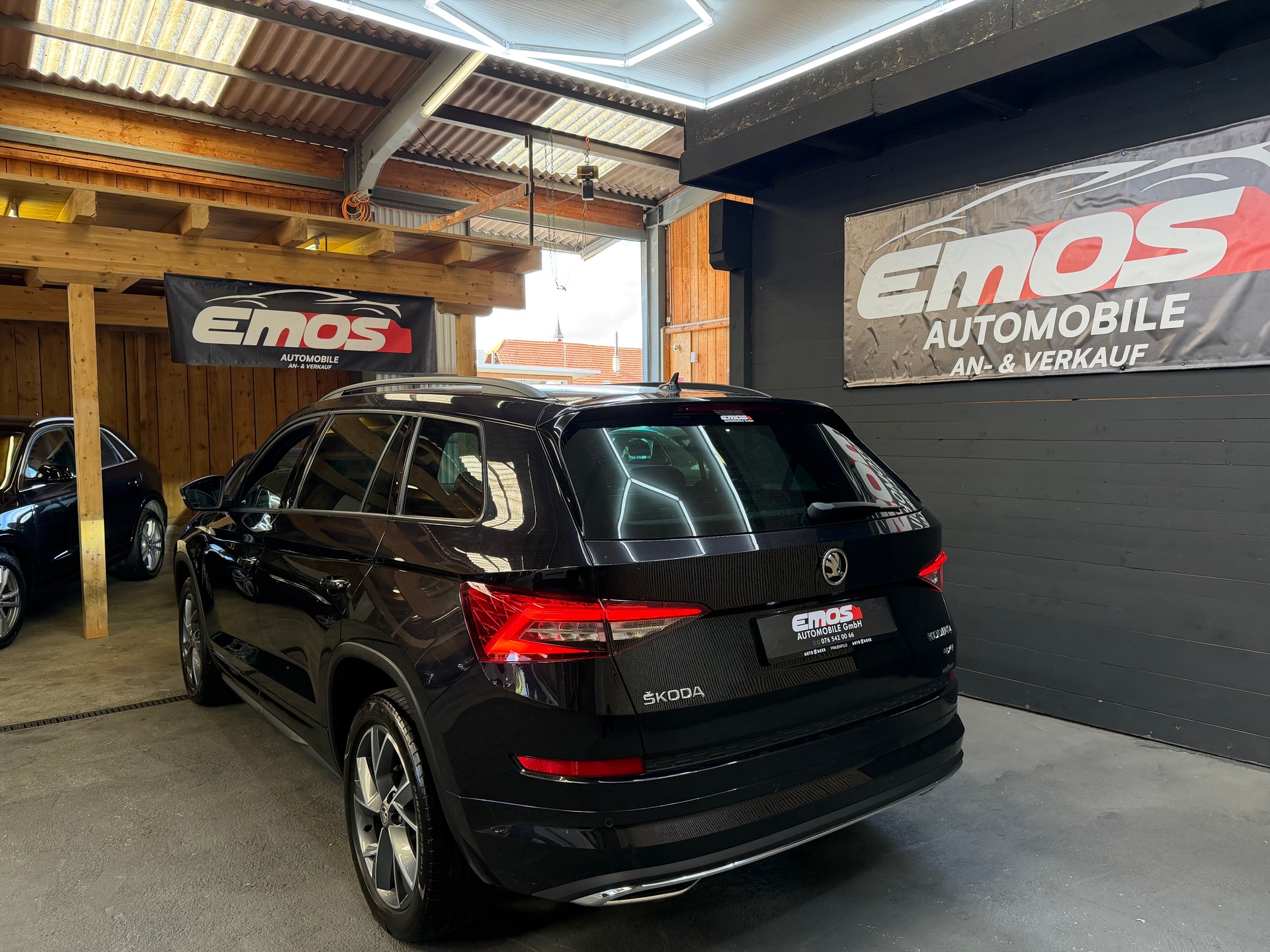 SKODA Kodiaq 2.0 TDI CR Sport Line 4x4 DSG * 7 Plätze *-image-4