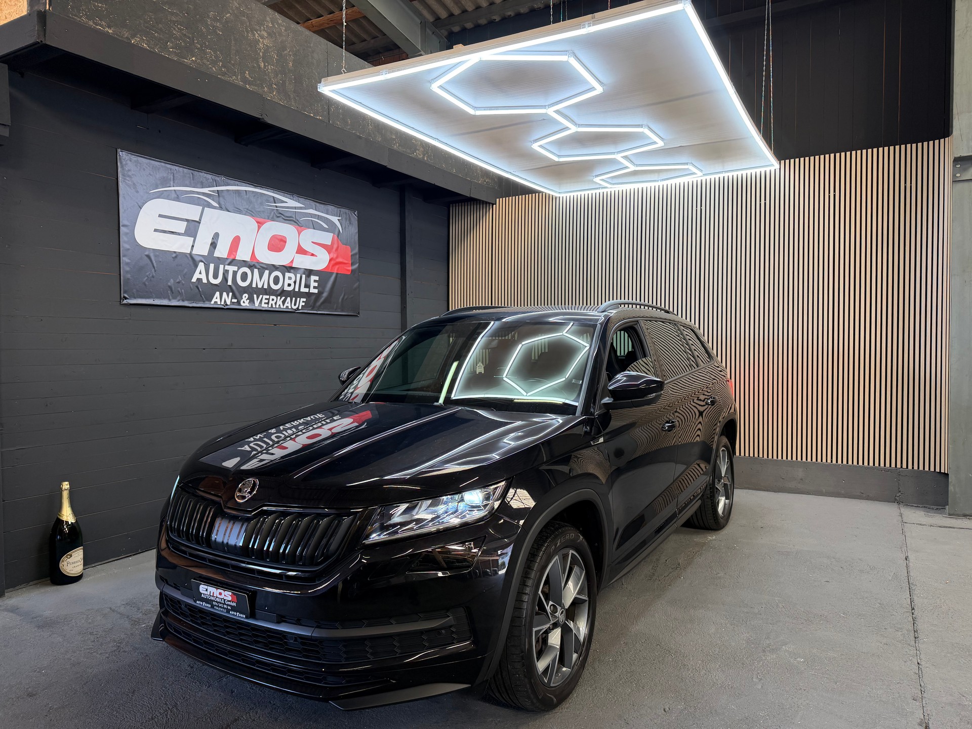 SKODA Kodiaq 2.0 TDI CR Sport Line 4x4 DSG * 7 Plätze *-image-0