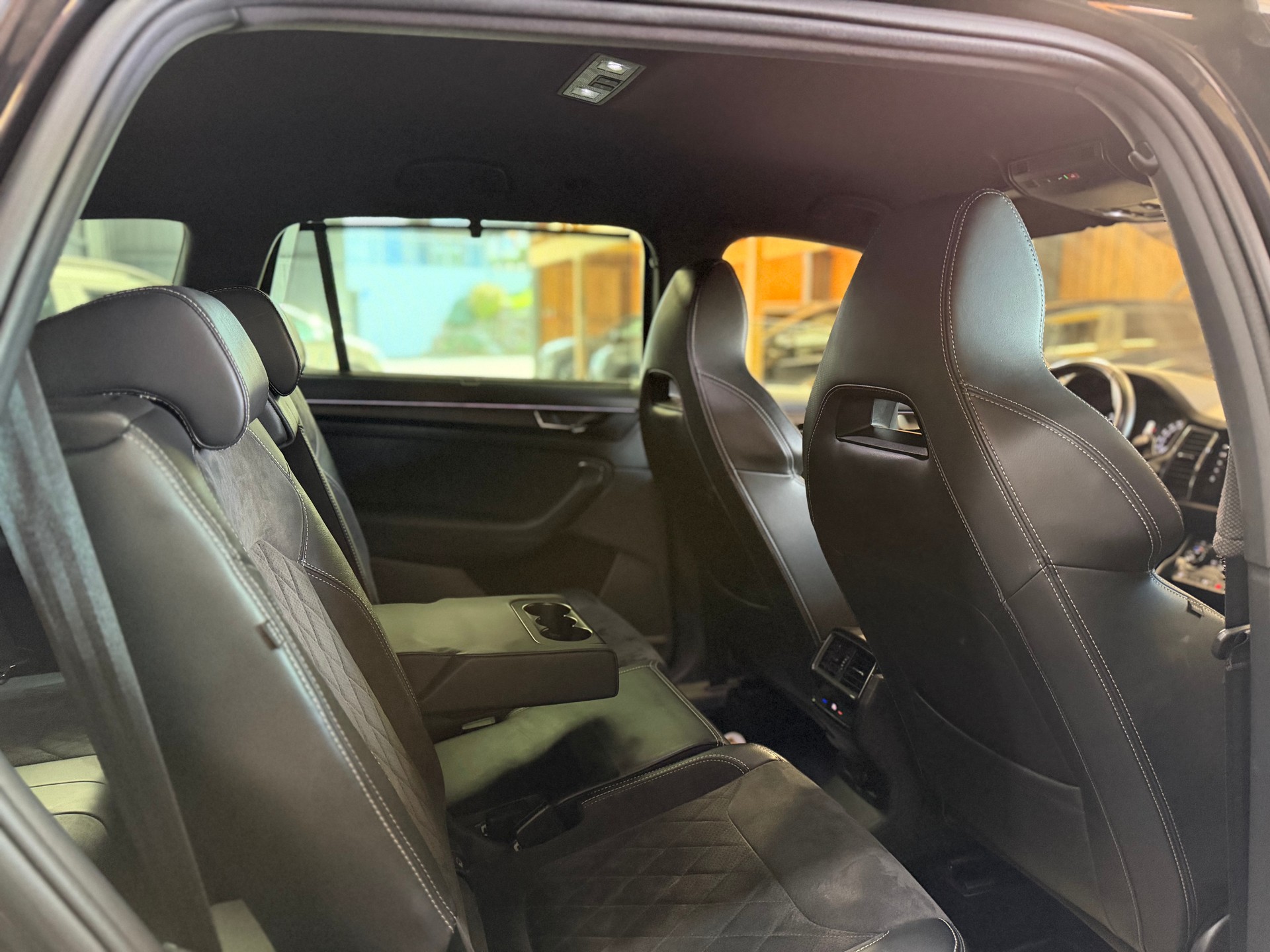 SKODA Kodiaq 2.0 TDI CR Sport Line 4x4 DSG * 7 Plätze *-image-11
